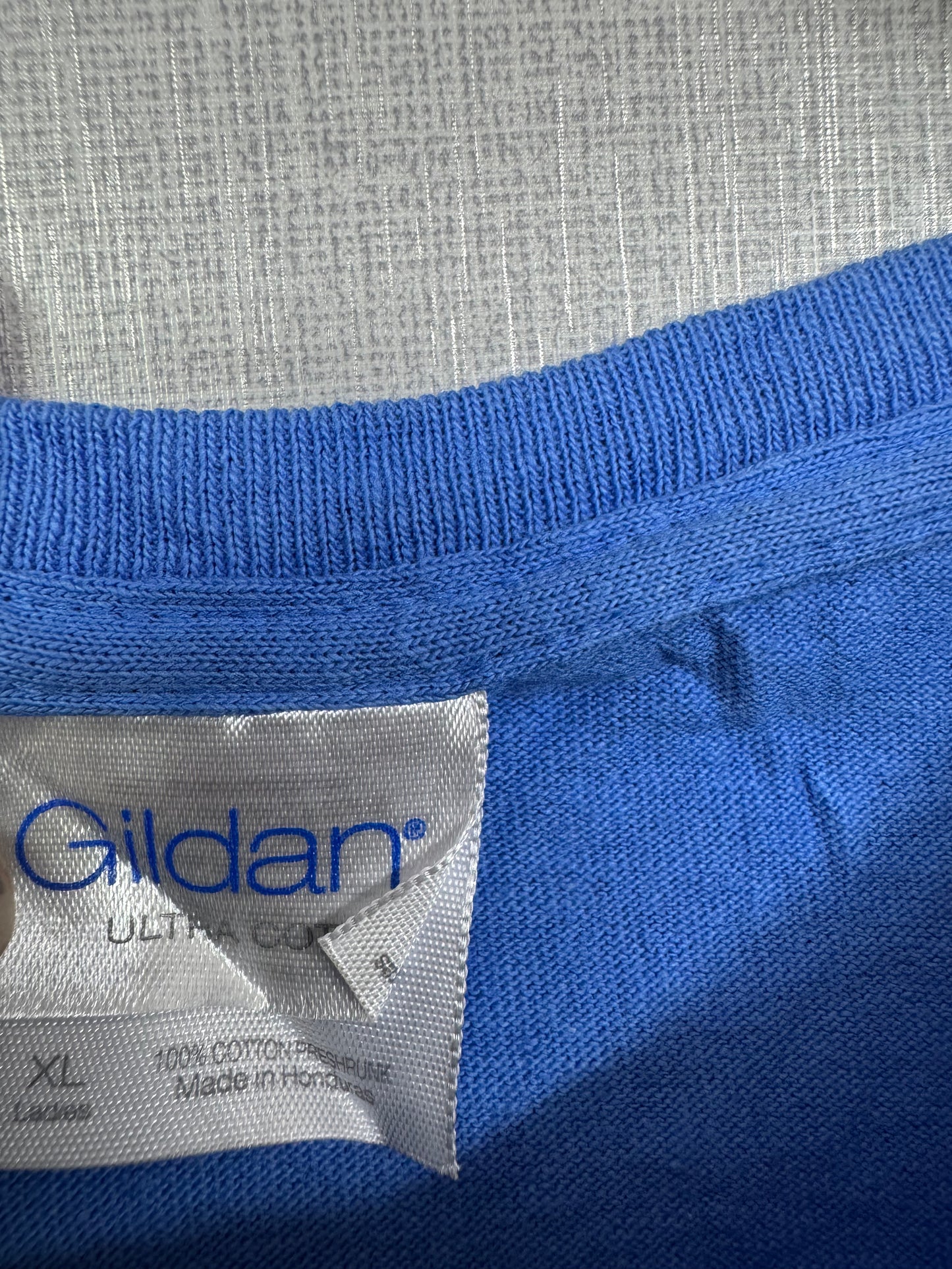 Gildan T-Shirt (Women) (Large/X-Large)