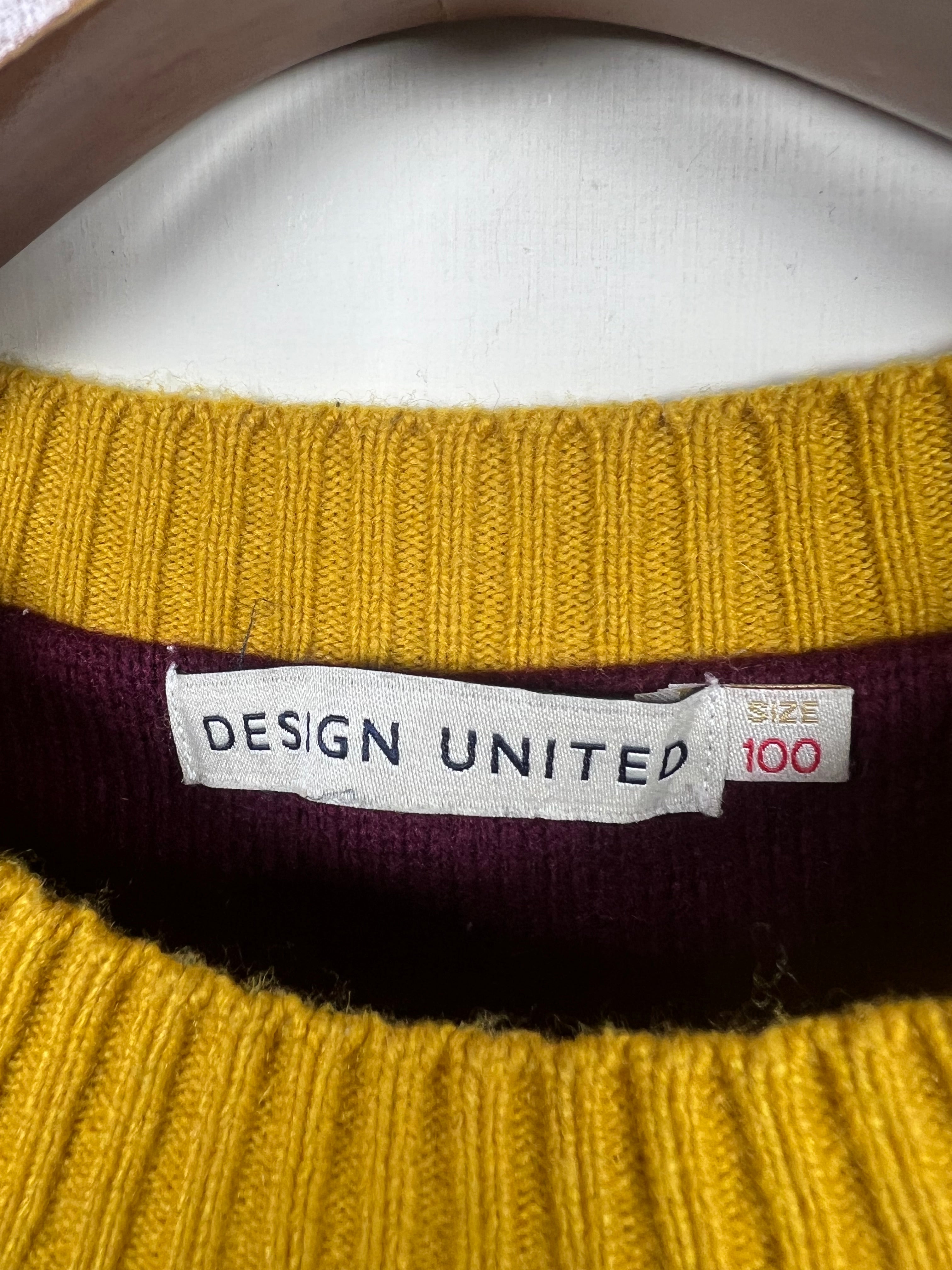 Design United Sweater (Small-Medium)