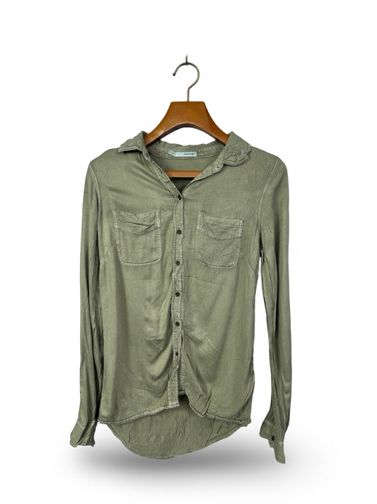 Maurices Shirt (Women) (Medium-Large)