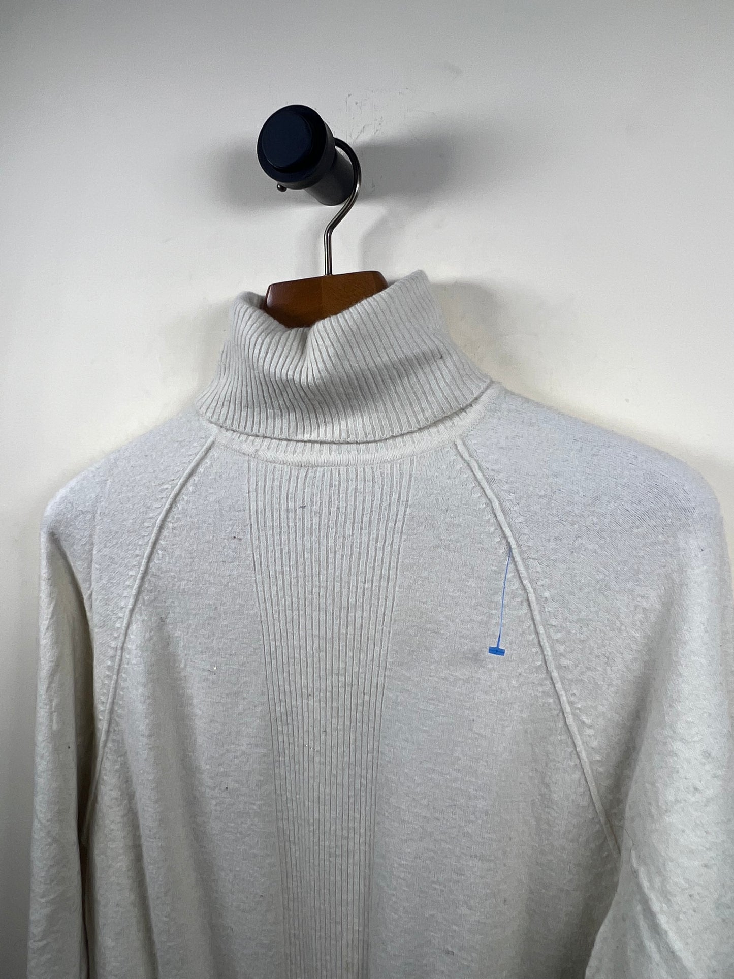 Liz Claiborne Turtle Neck Sweater (Women) (Small-Medium)