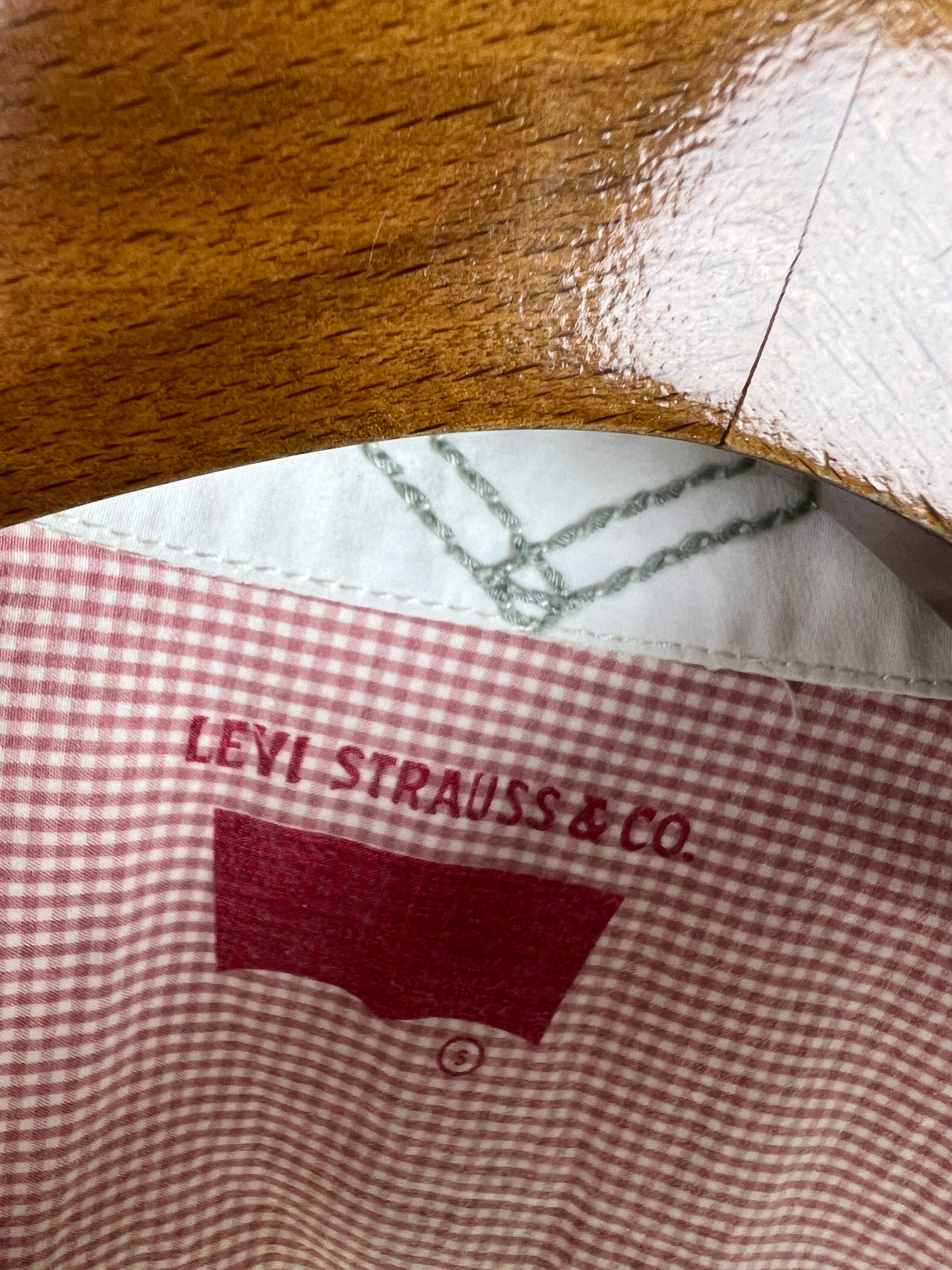 Levis Shirt (Small-Medium)