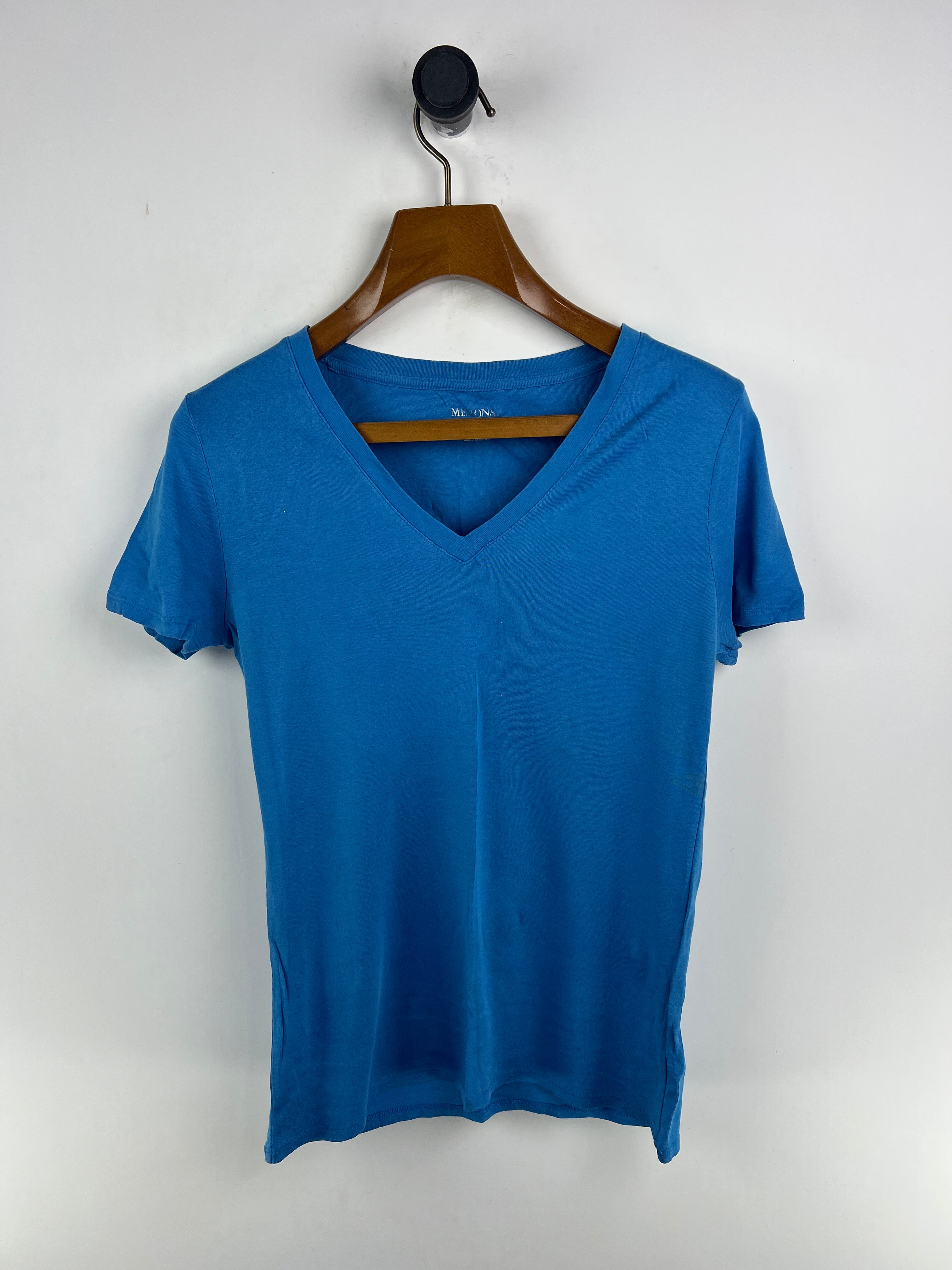 Merona T-Shirt (Women) (Small-Medium)