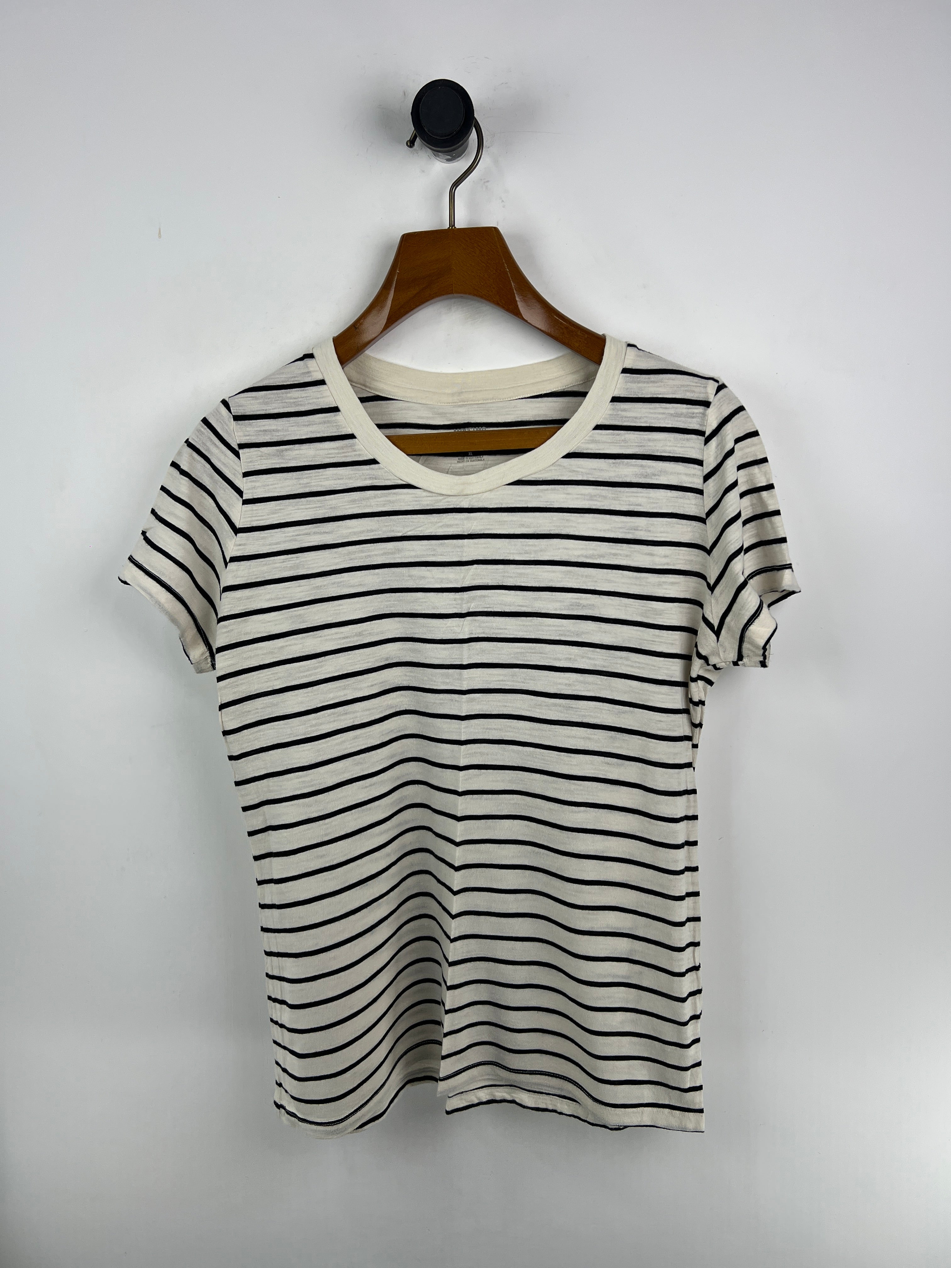 Mossimo T-Shirt (Women) (Large/X-Large)