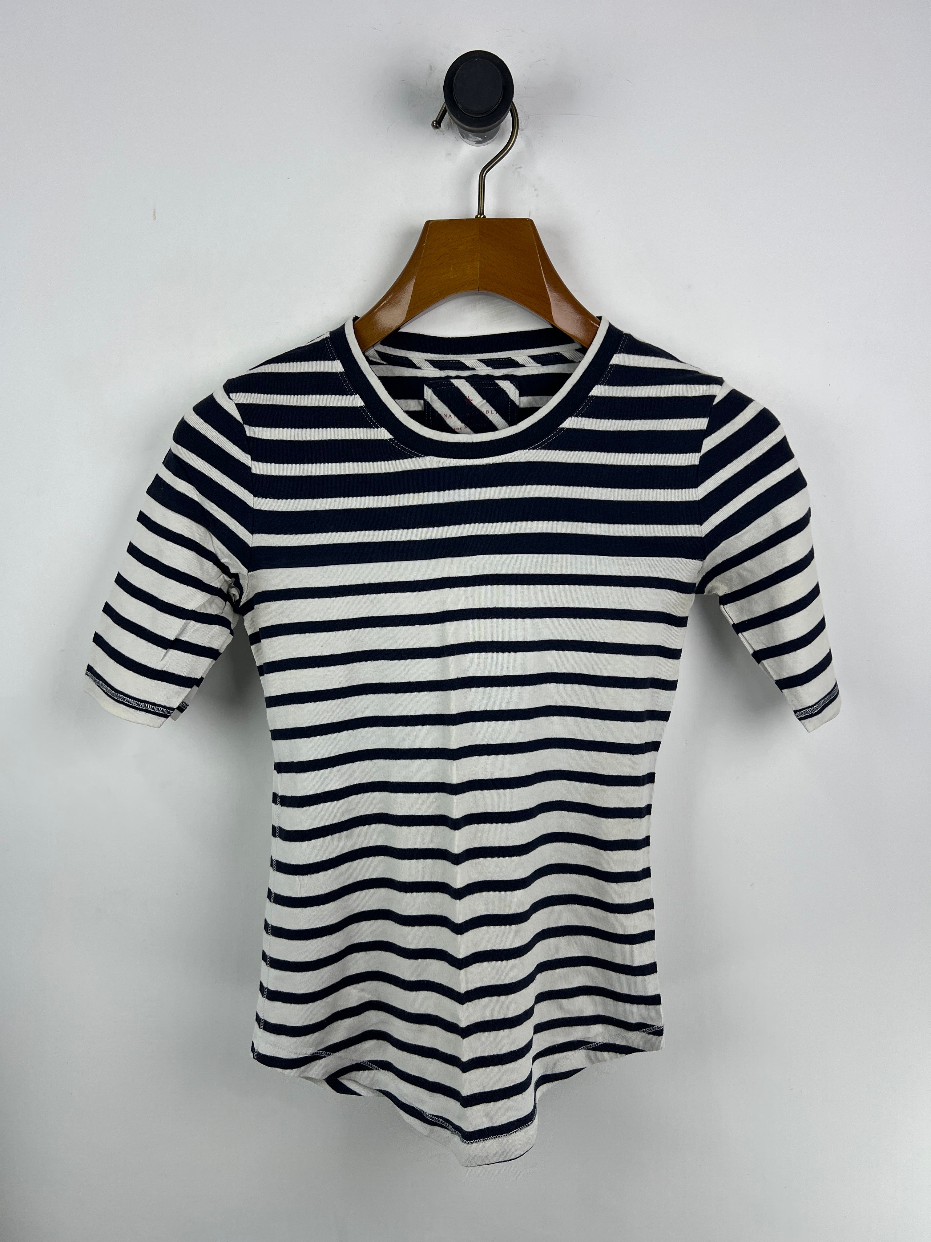 Banana Republic T-Shirt (Women) (X-Small)