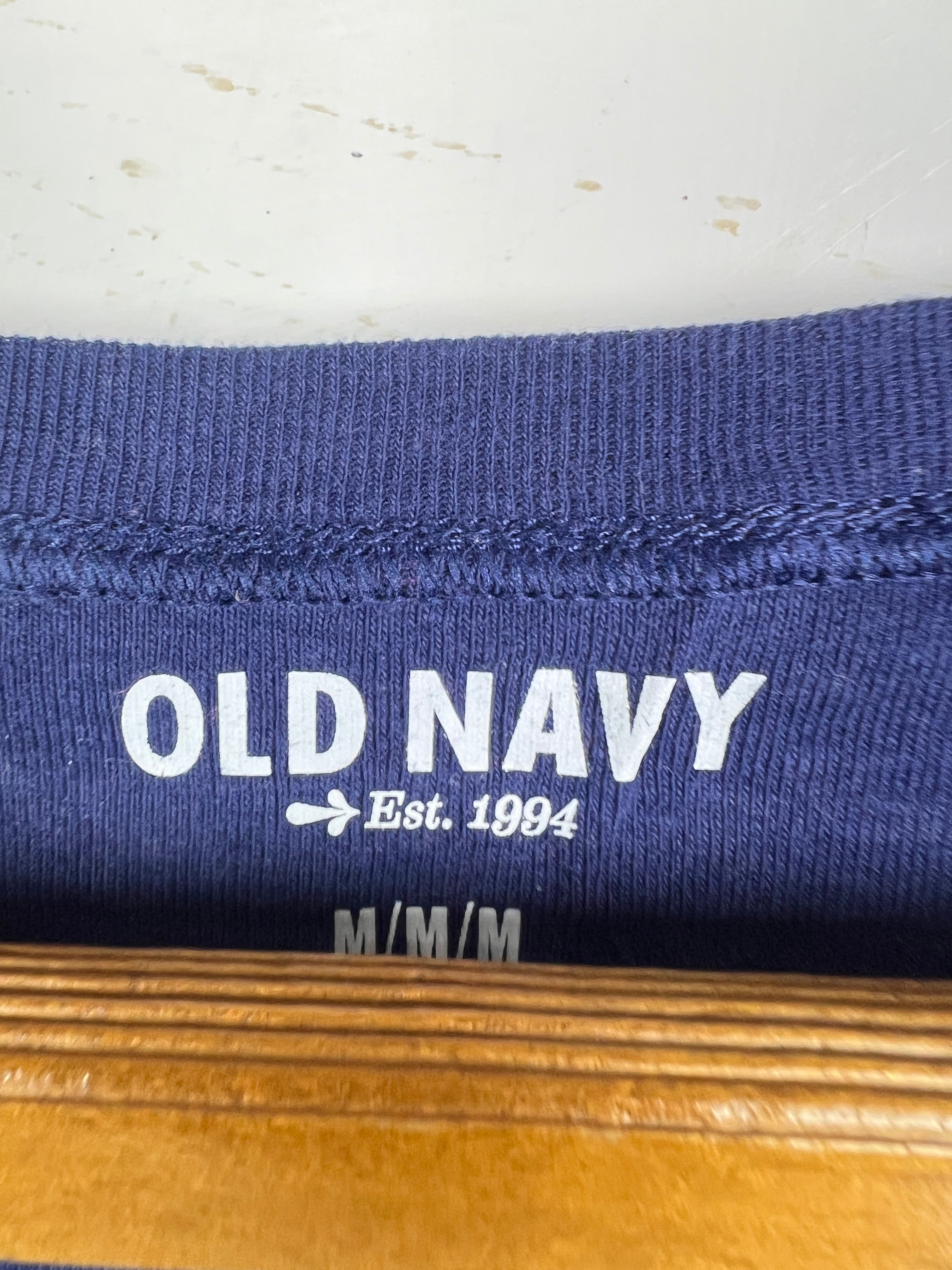 Old Navy T-Shirt (Women) (Small)