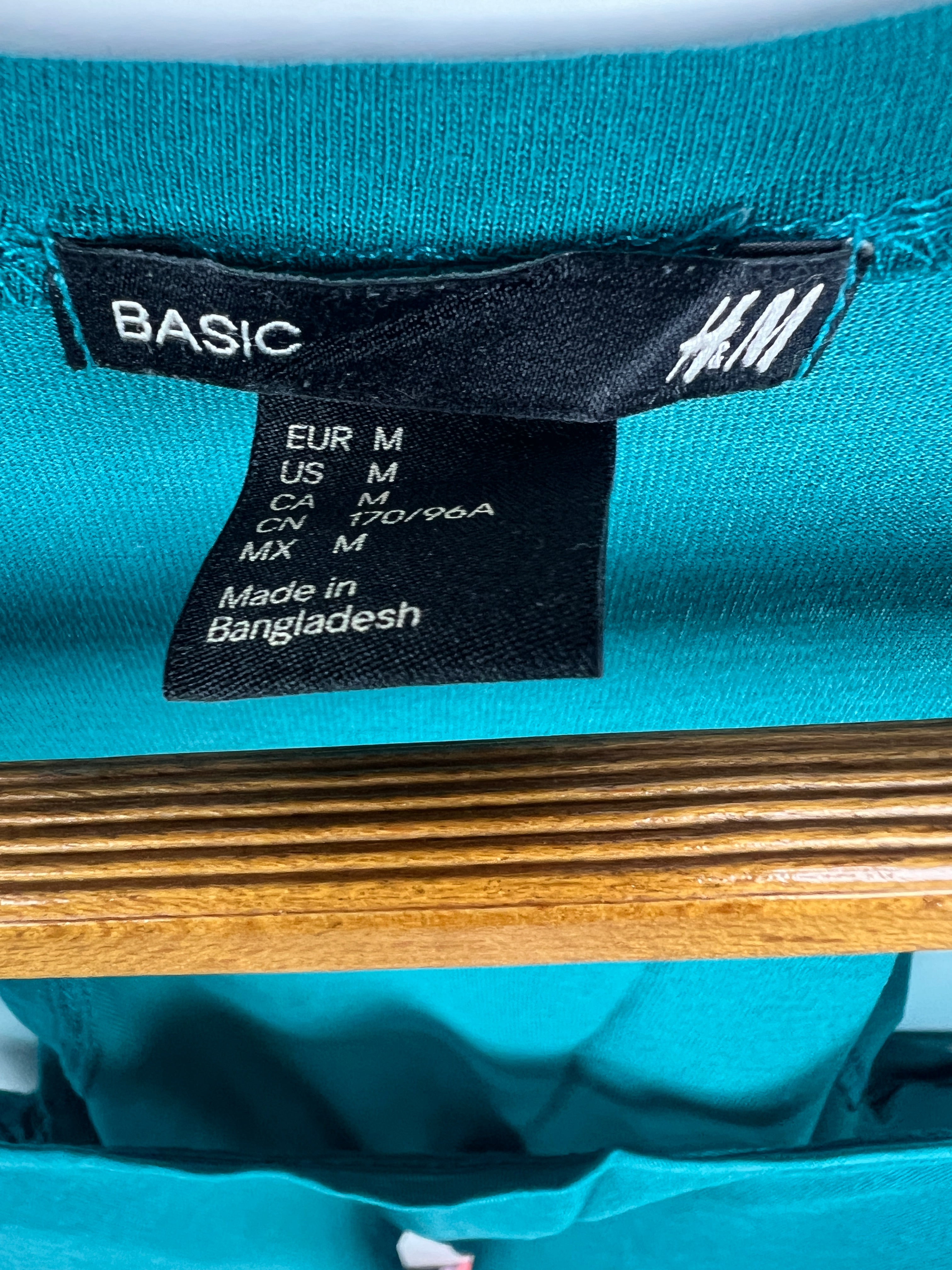 H&M Tank Top (Women) (Medium)