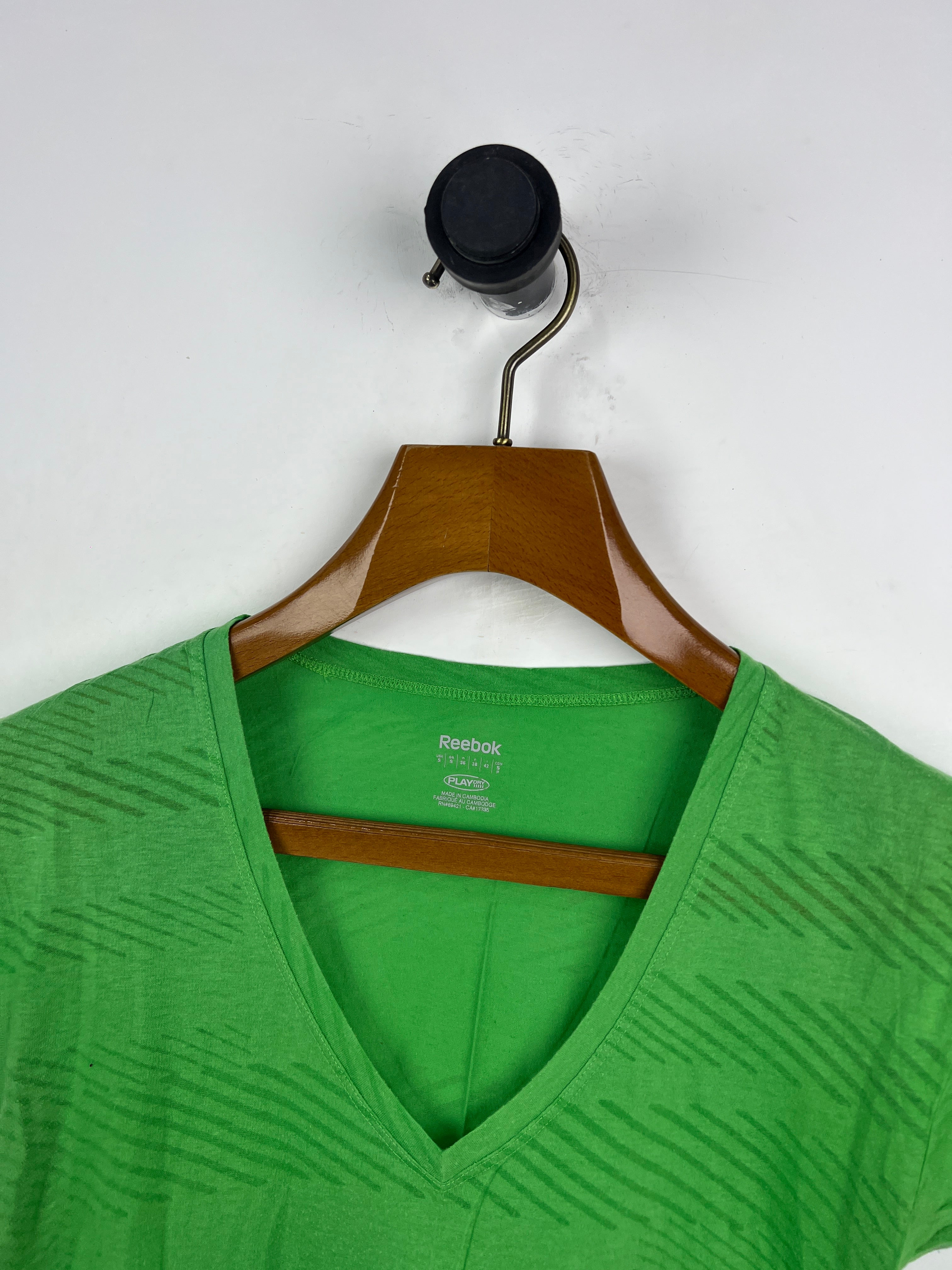 Reebok T-Shirt (Women) (X-Small/Small)