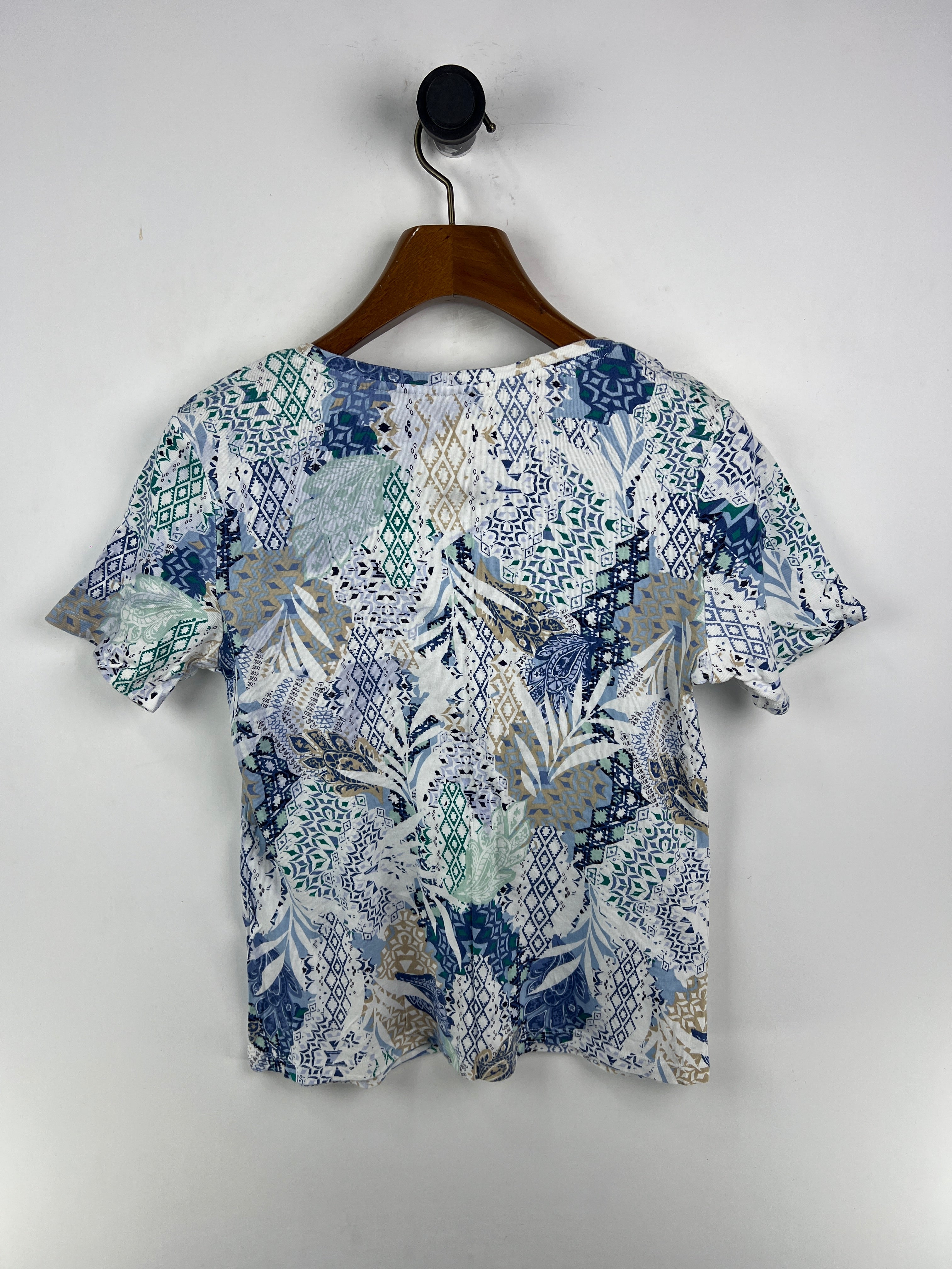 Christopher & Banks T-Shirt (Women) (Medium)