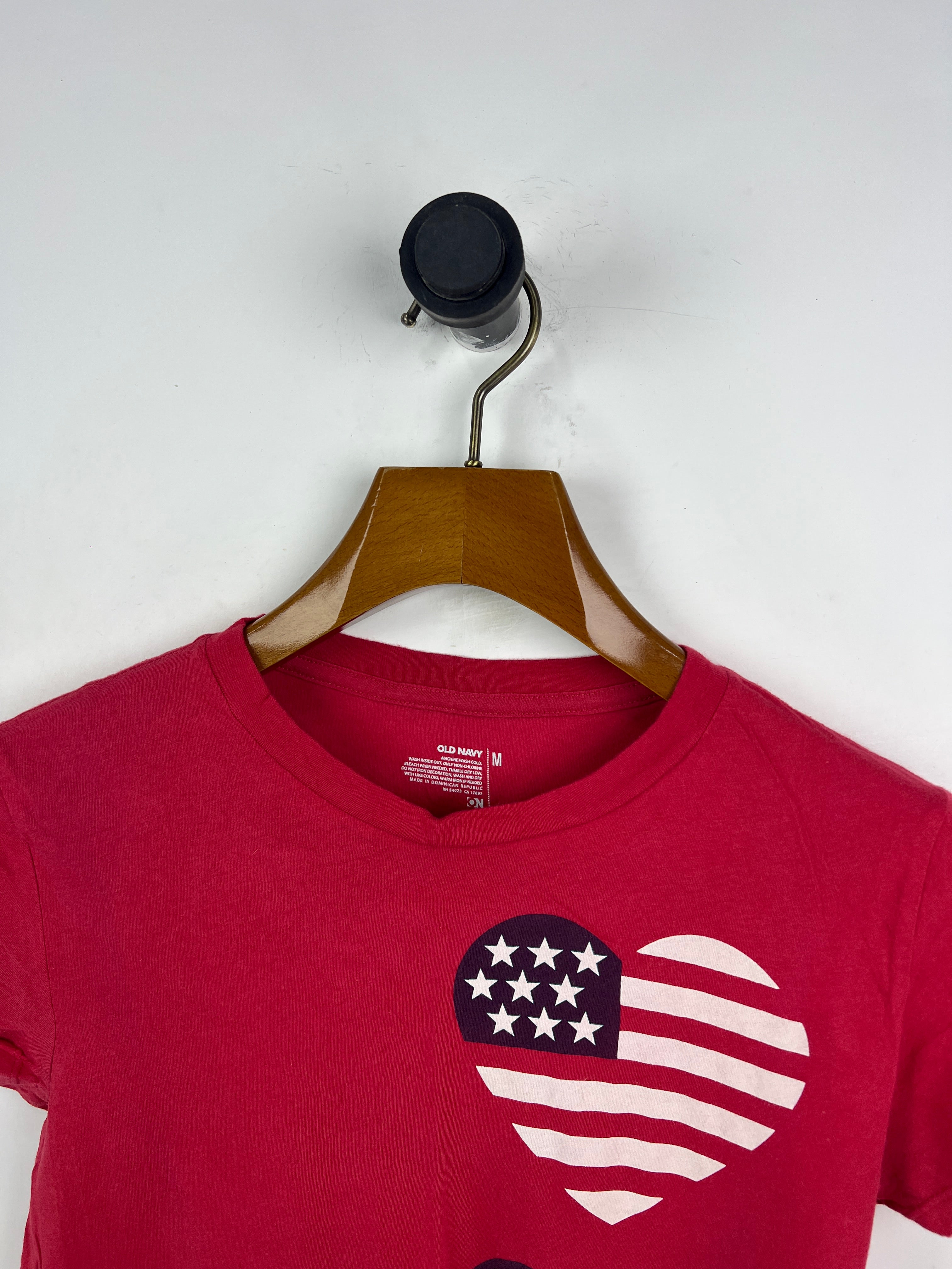 Old Navy T-Shirt (Women) (Small-Medium)