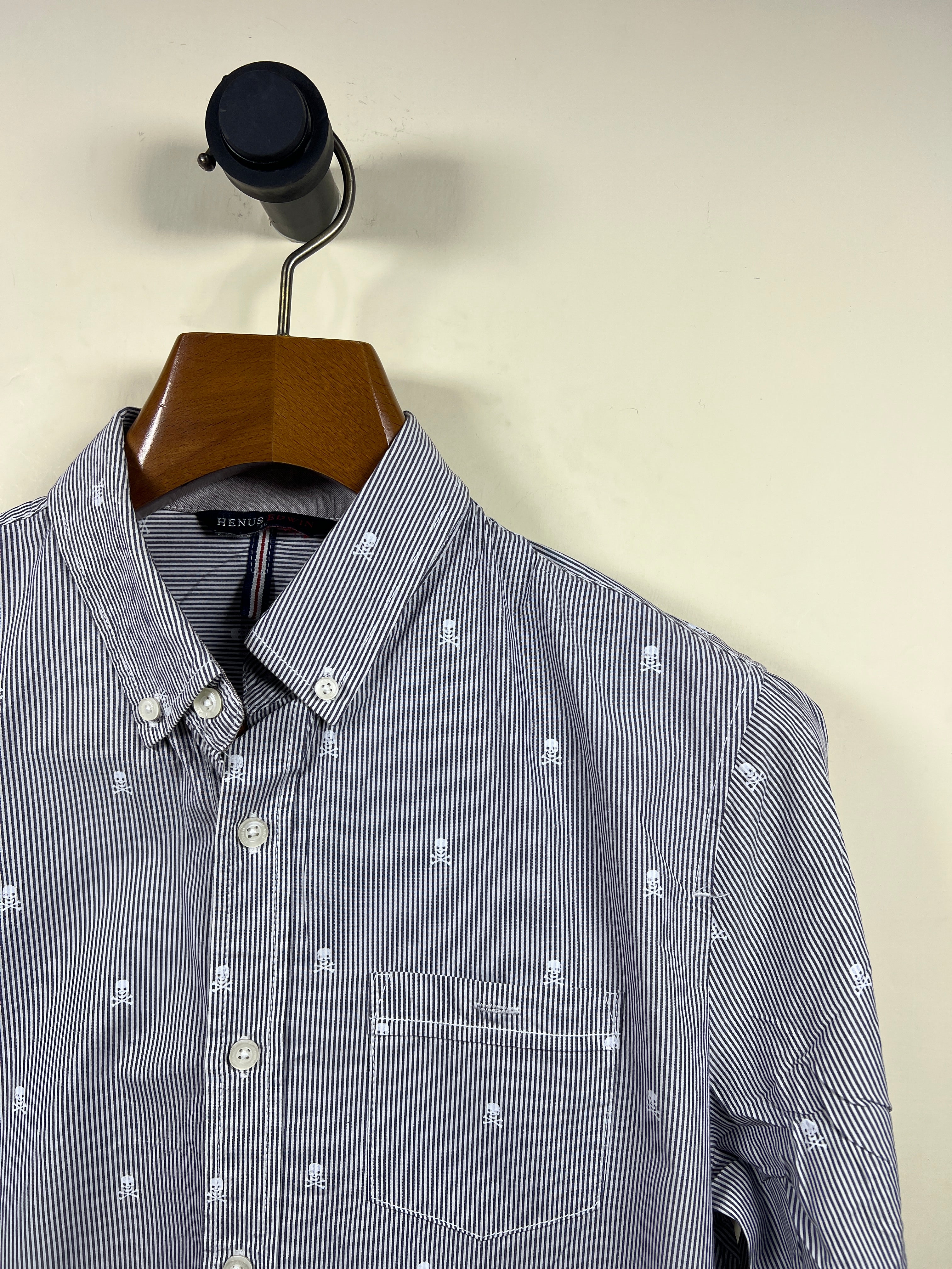 Henus Shirt (Small-Medium)