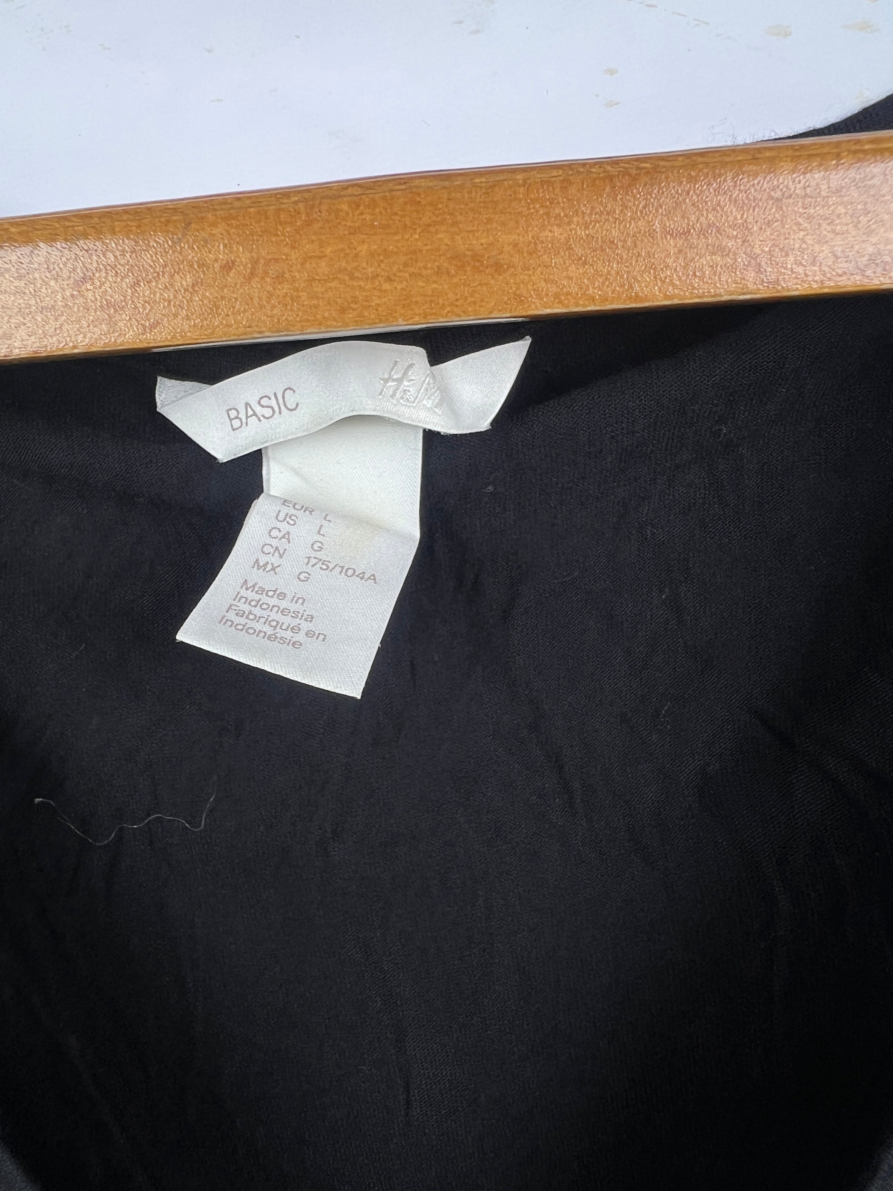 H&M Tank Top (Women) (Medium-Large)