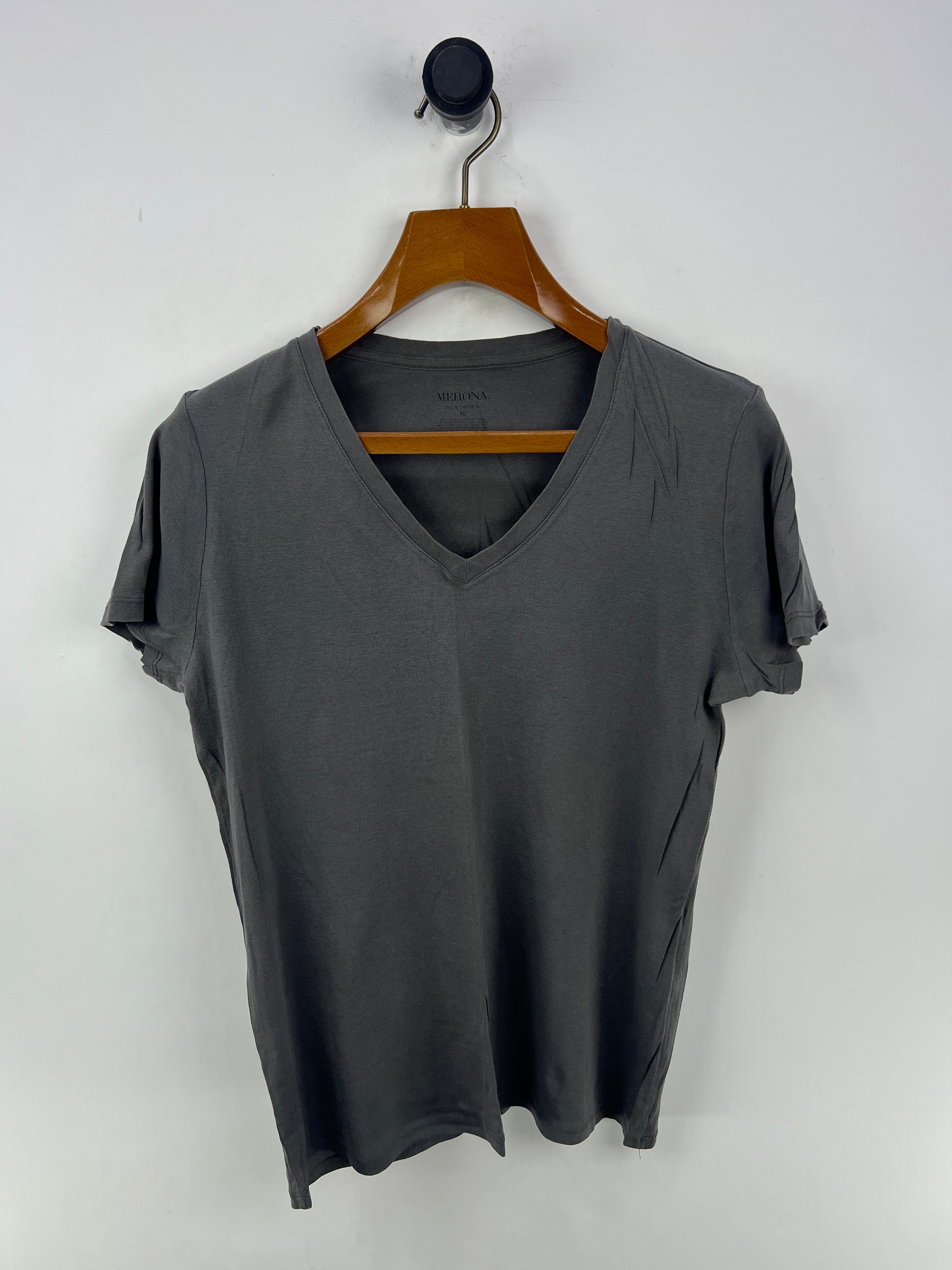 Merona T-Shirt (Women) (Large/X-Large)