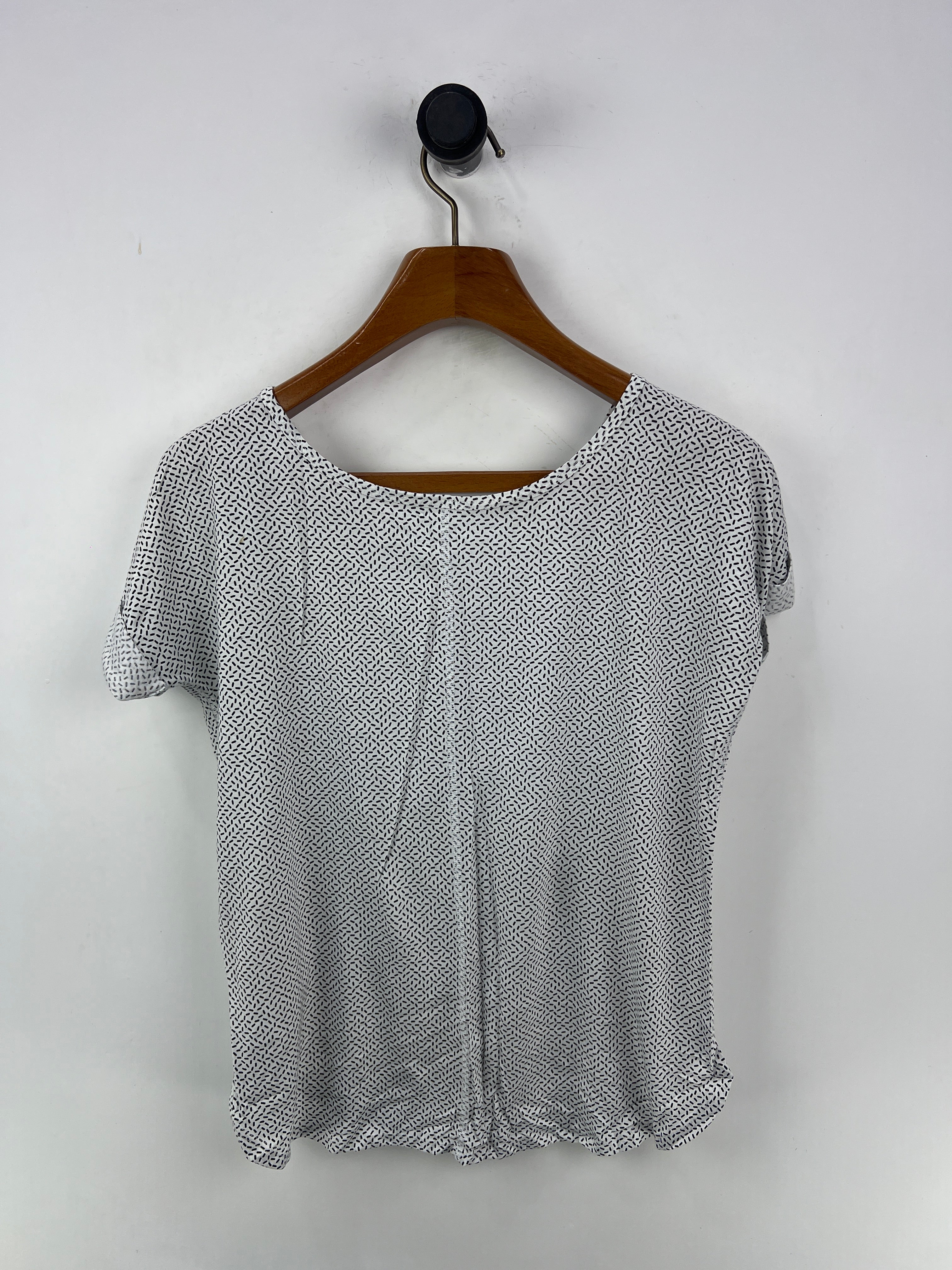 Gap T-Shirt (Women) (Small)
