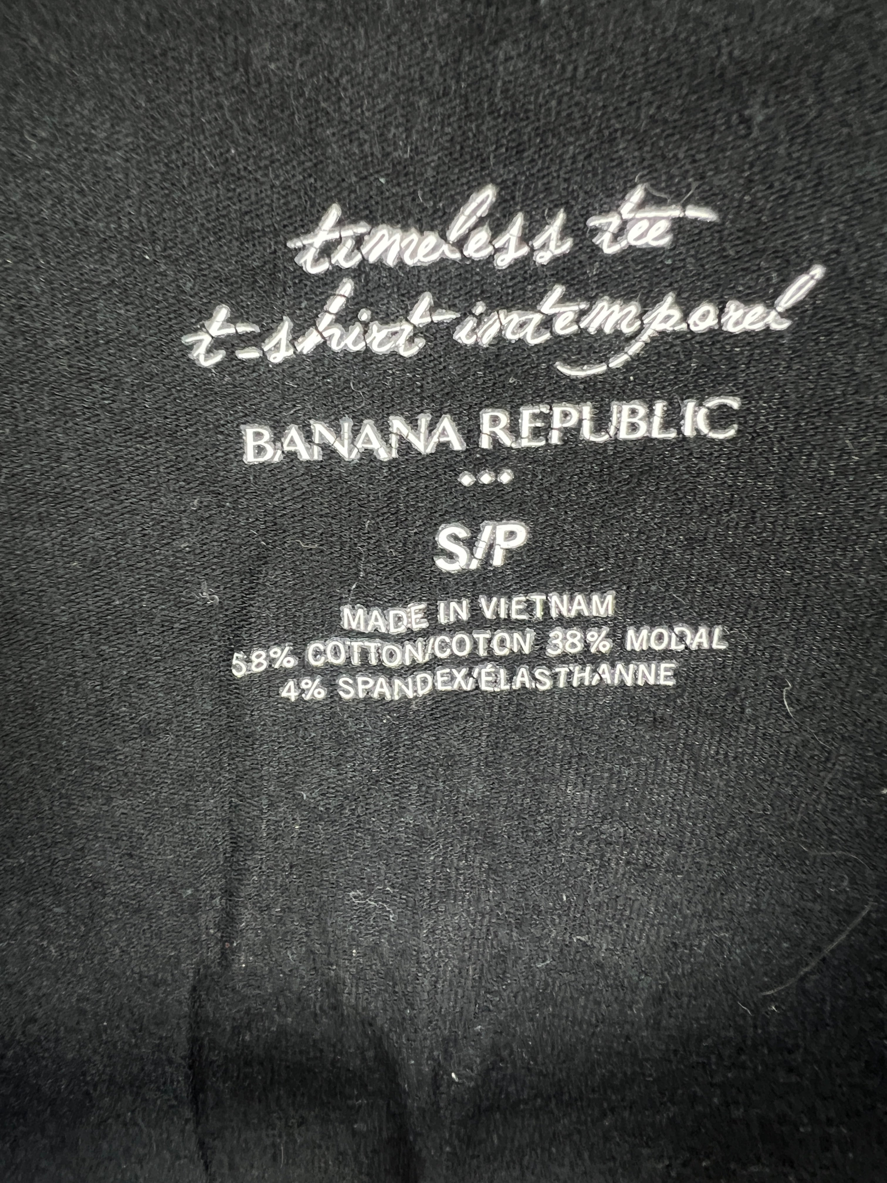 Banana Republic T-Shirt (Women) (Small)