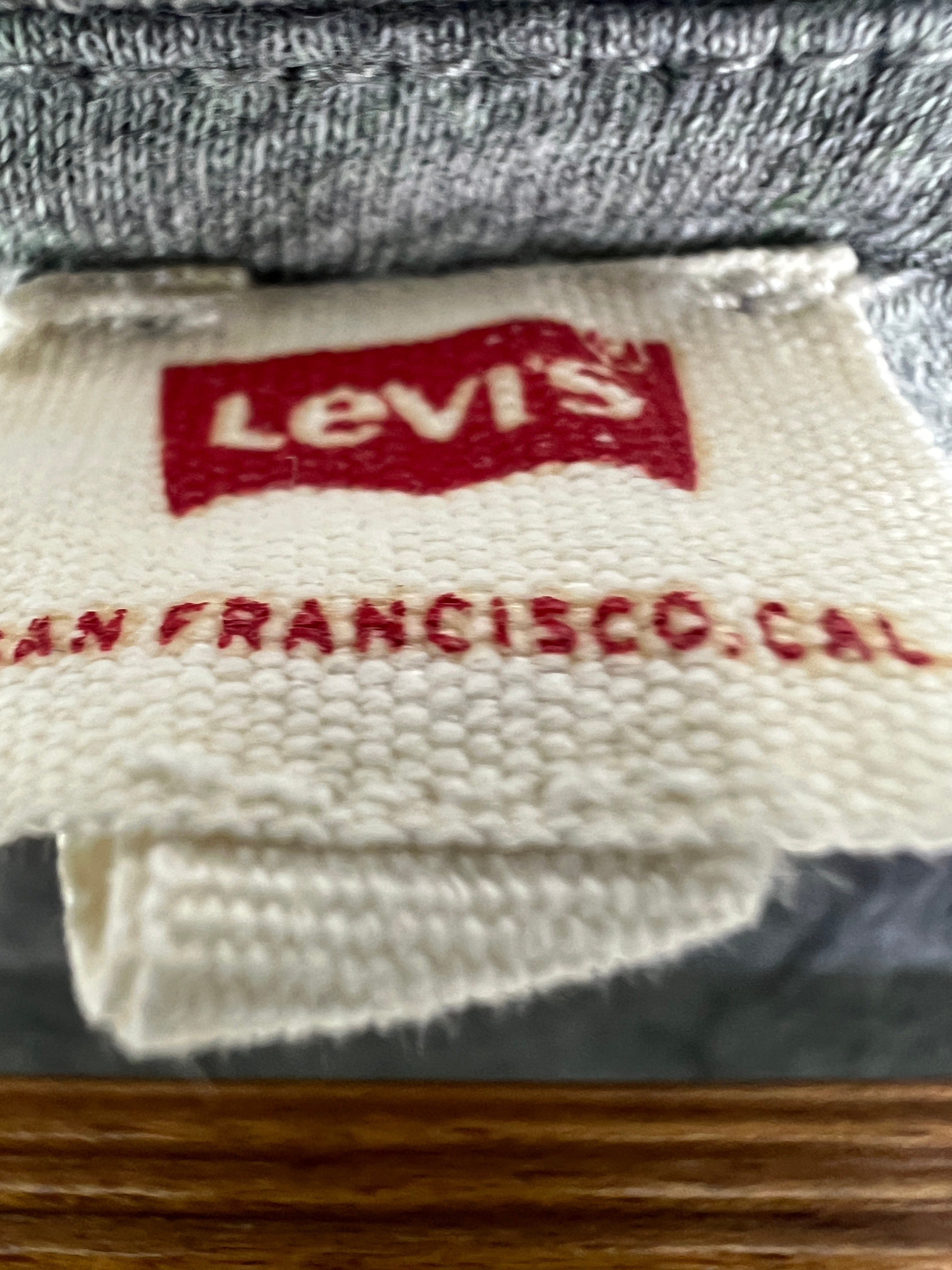 Levis T-Shirt (Women) (Medium)