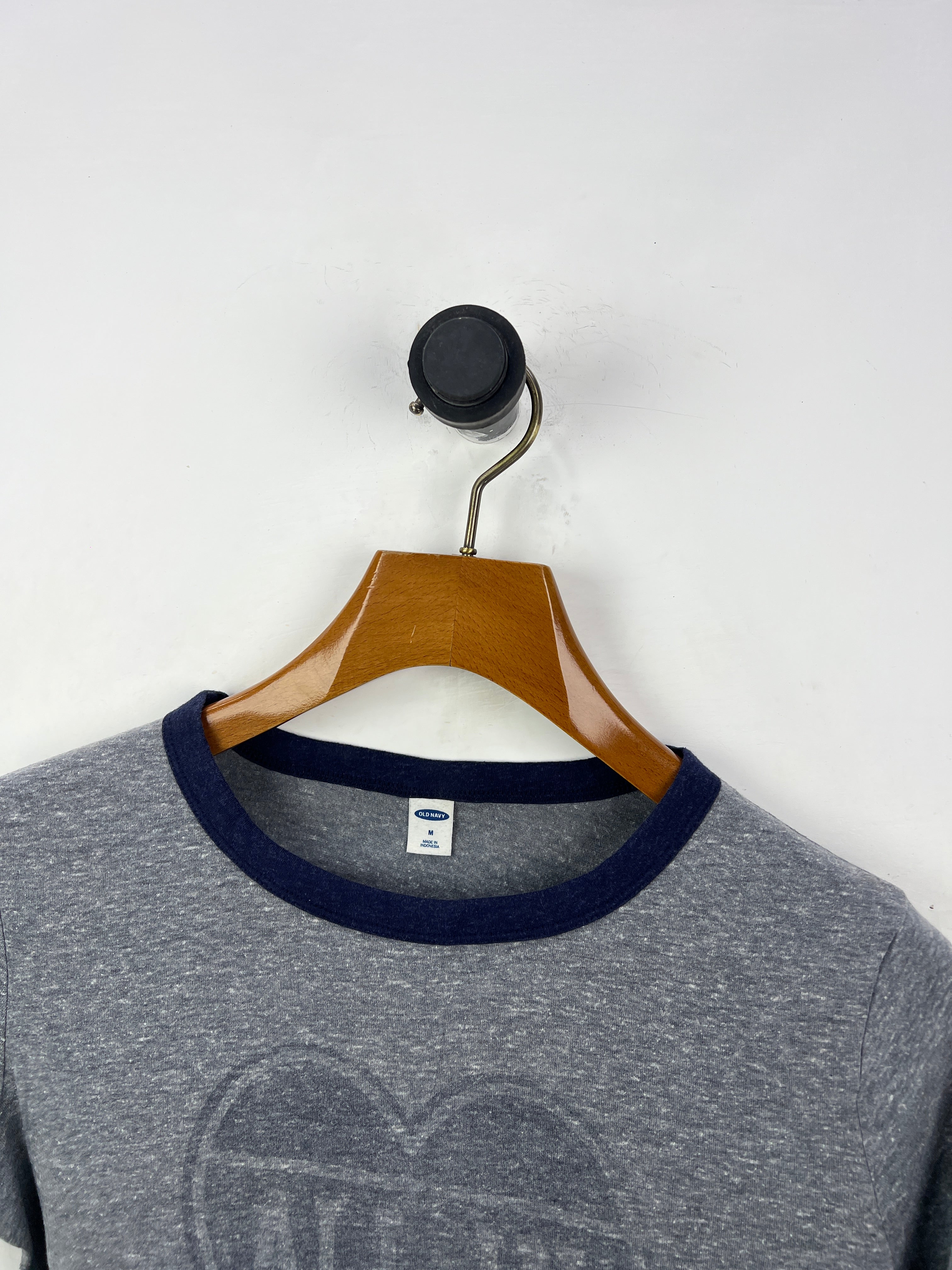 Old Navy T-Shirt (Women) (Medium)