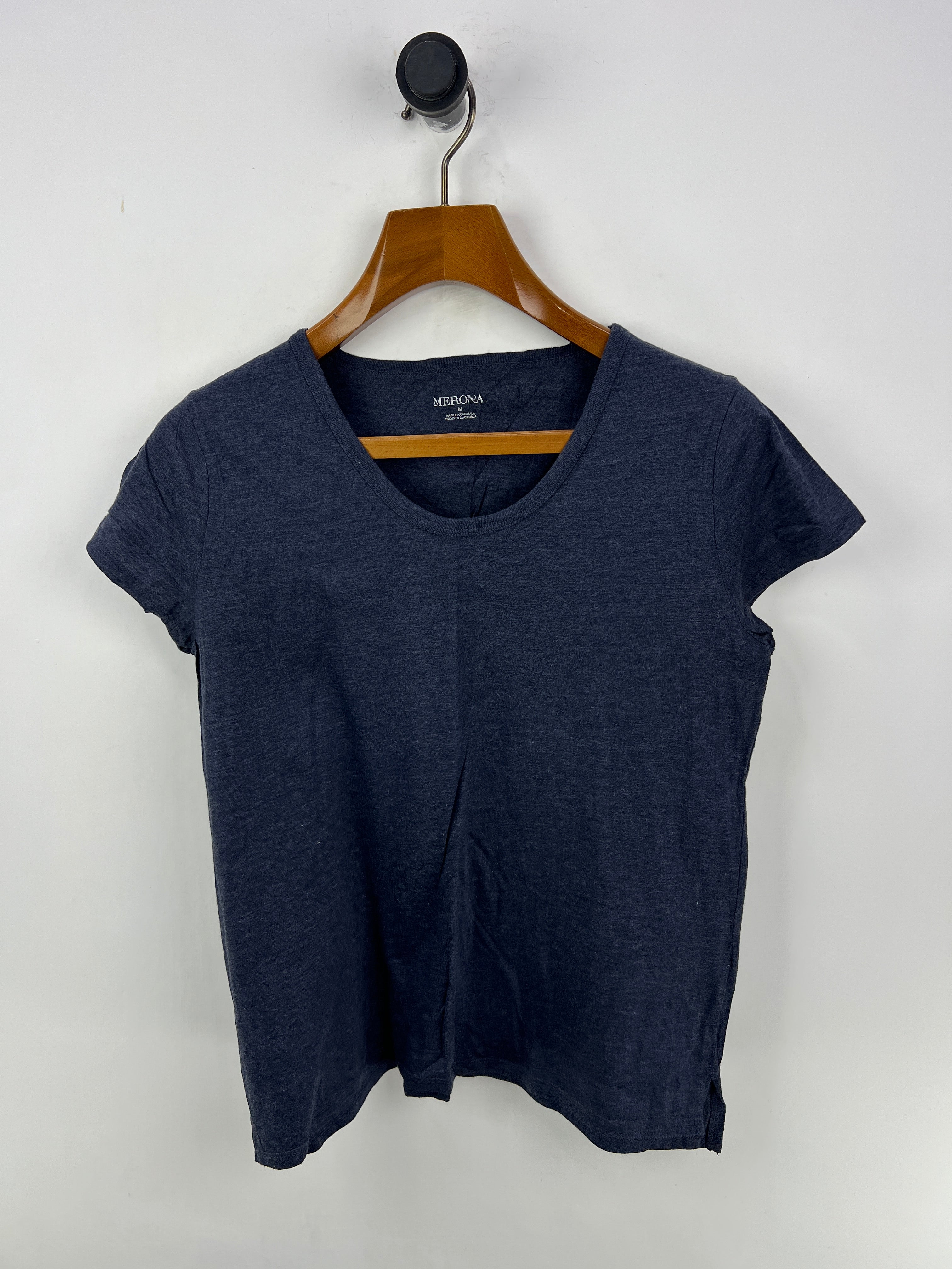 Merona T-Shirt (Women) (Small-Medium)