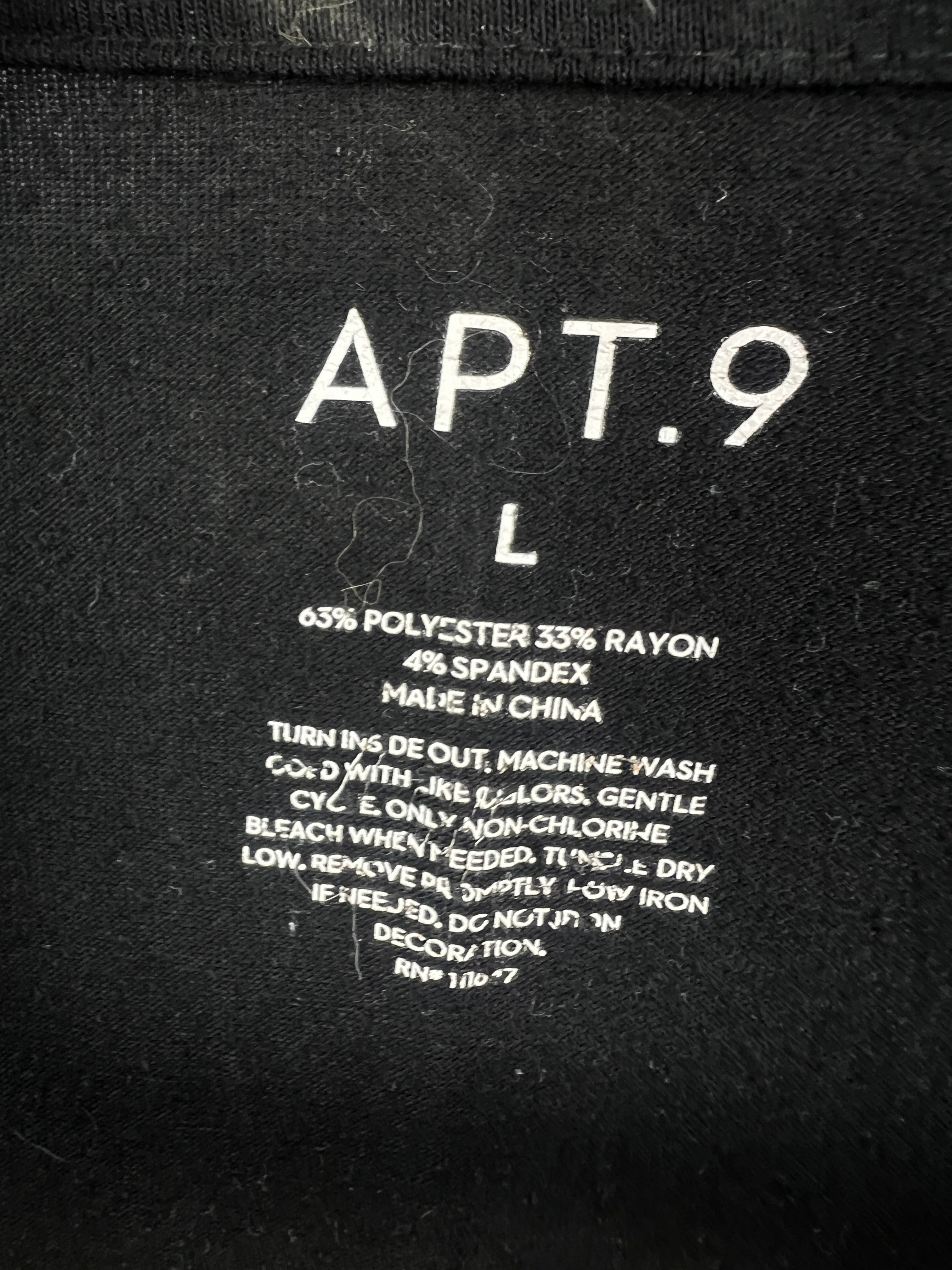 Apt 9 T-Shirt (Women) (Medium-Large)