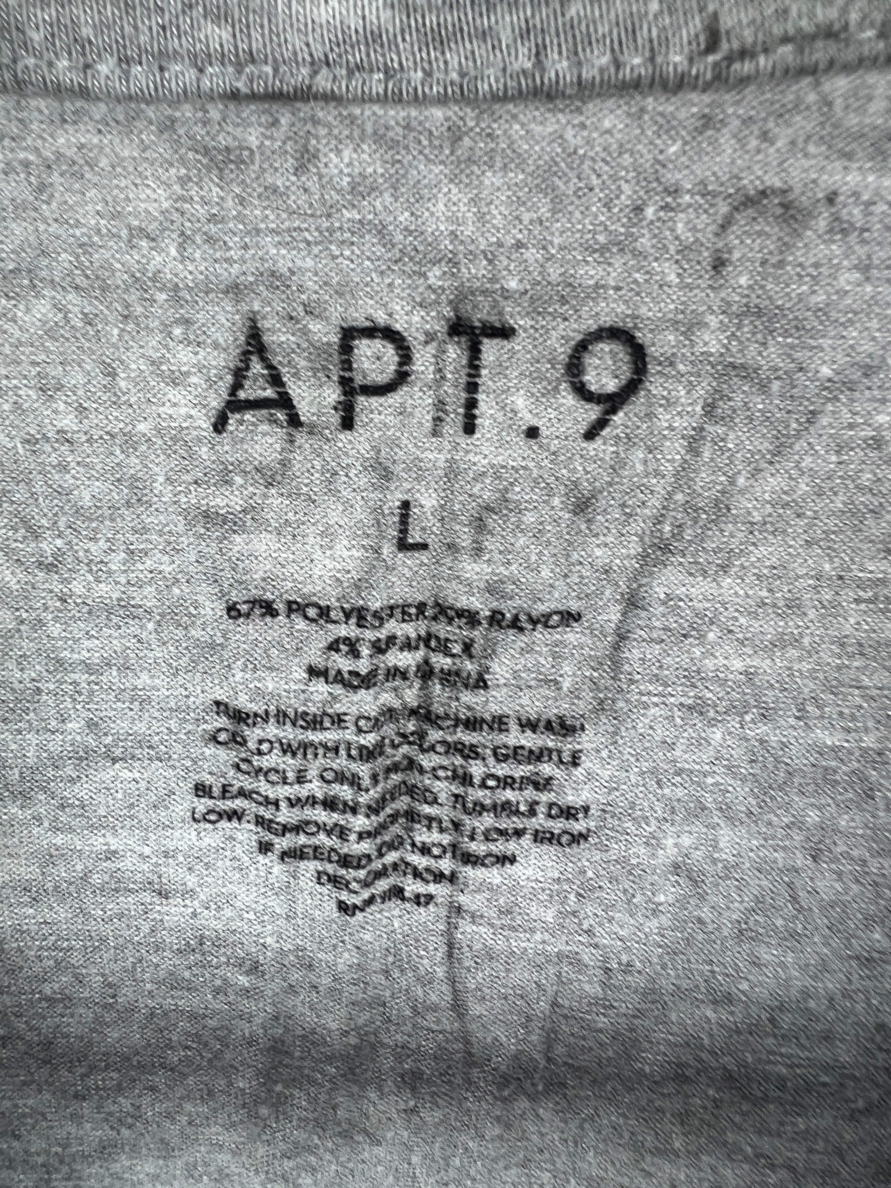 Apt 9 T-Shirt (Women) (Medium-Large)