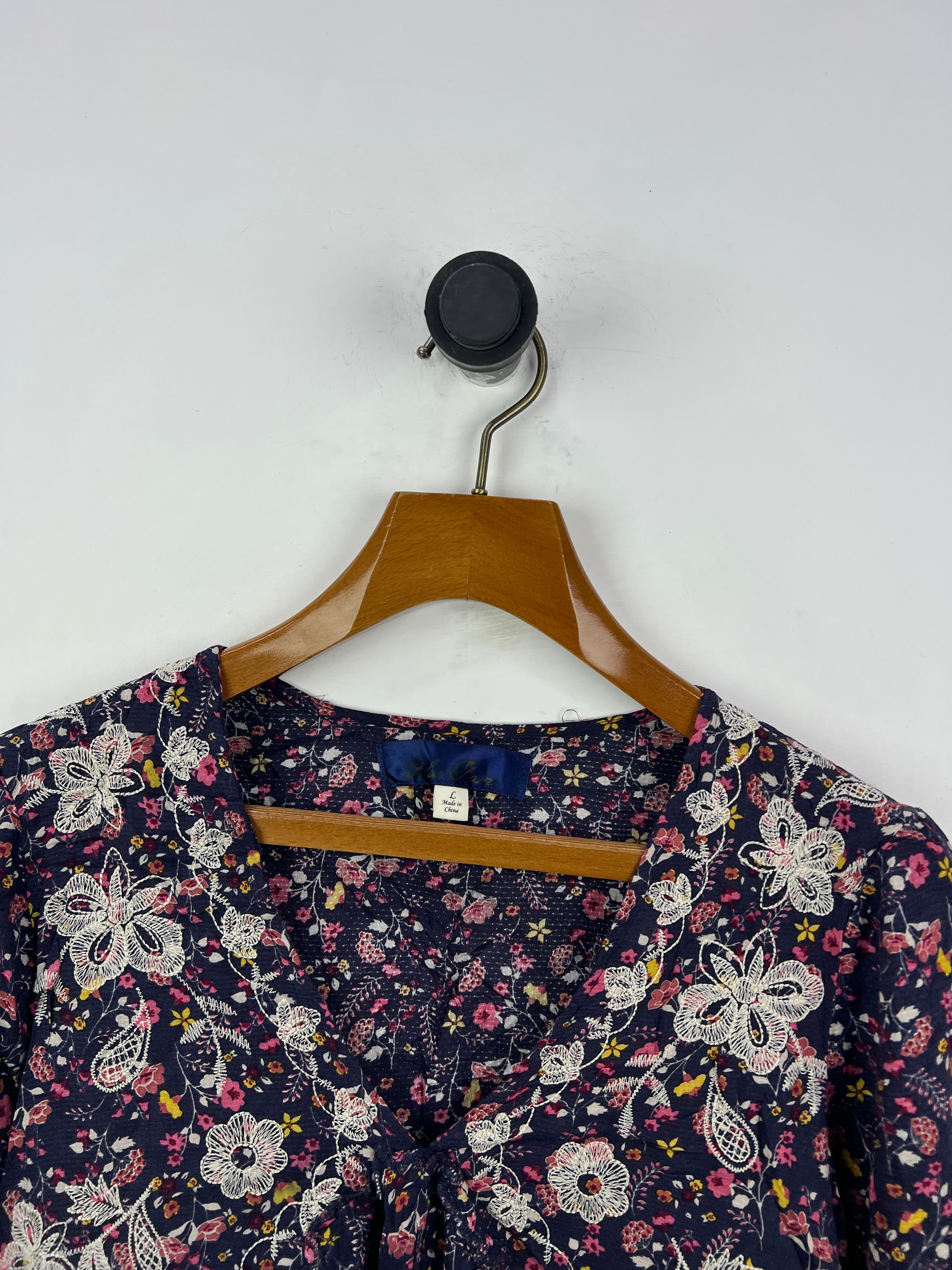 Blouse (Women) (Medium-Large)