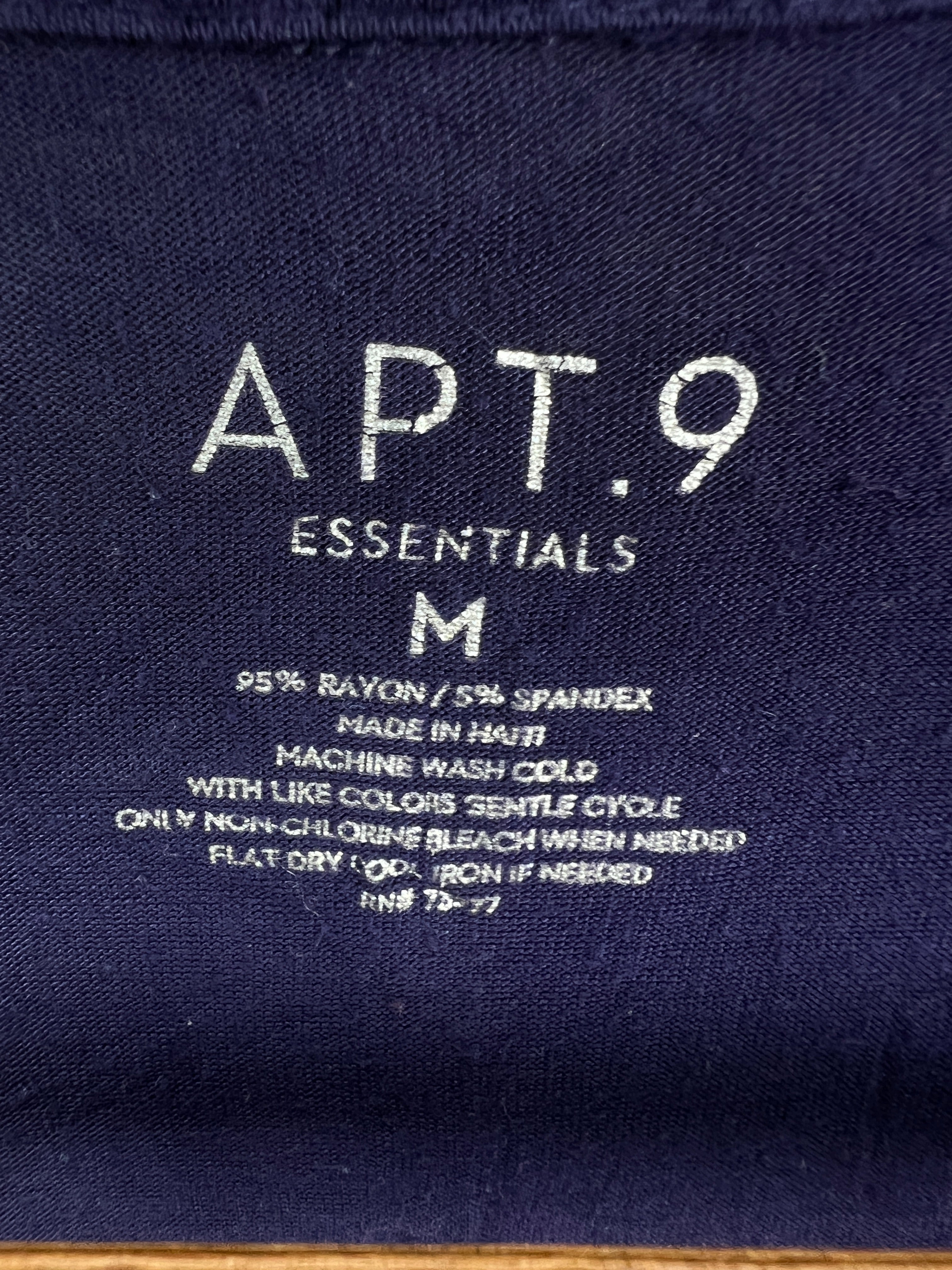 Apt 9 T-Shirt (Women) (Medium)