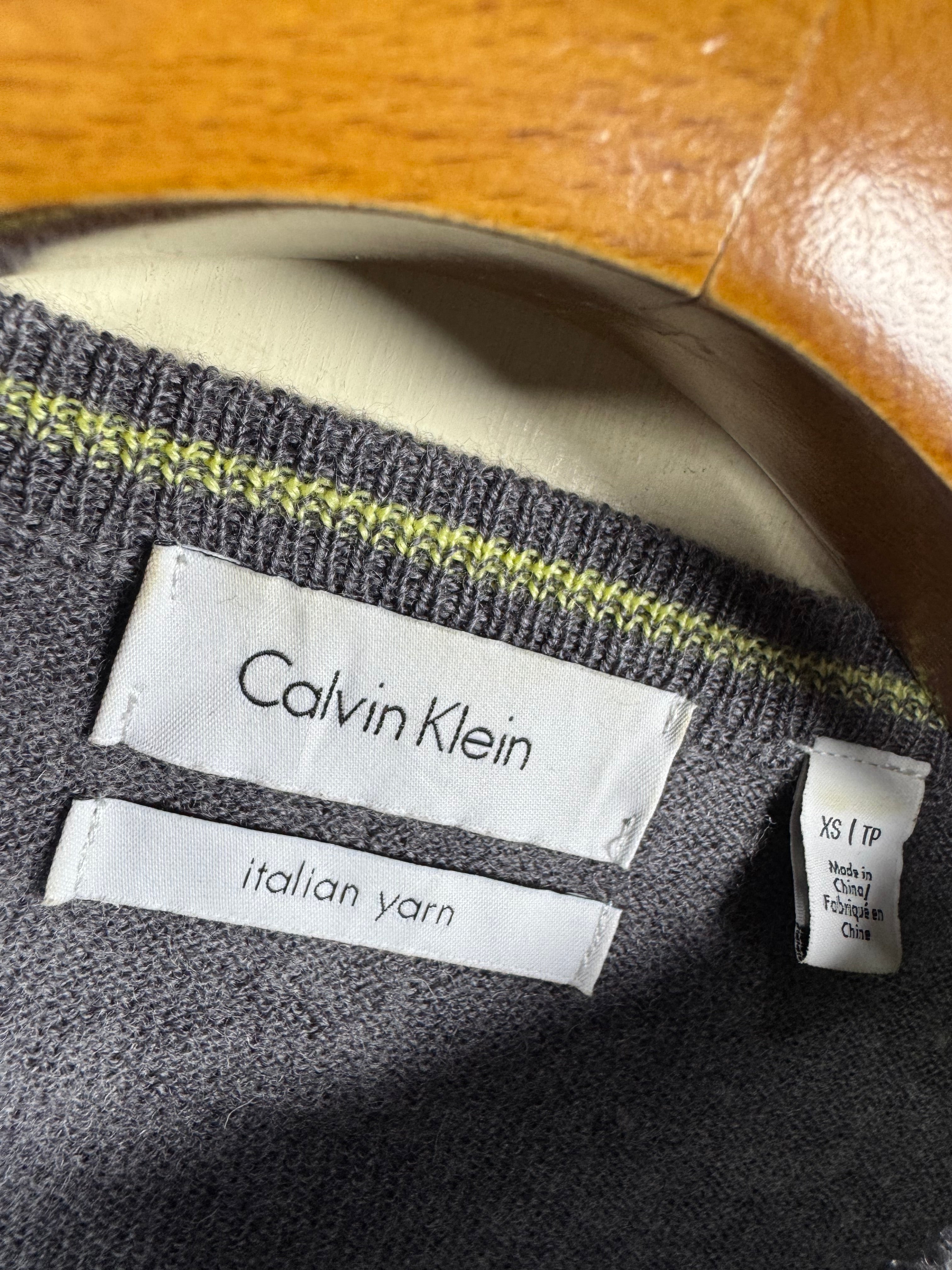 Calvin Klein Italian Yarn Sweater (Small-Medium)