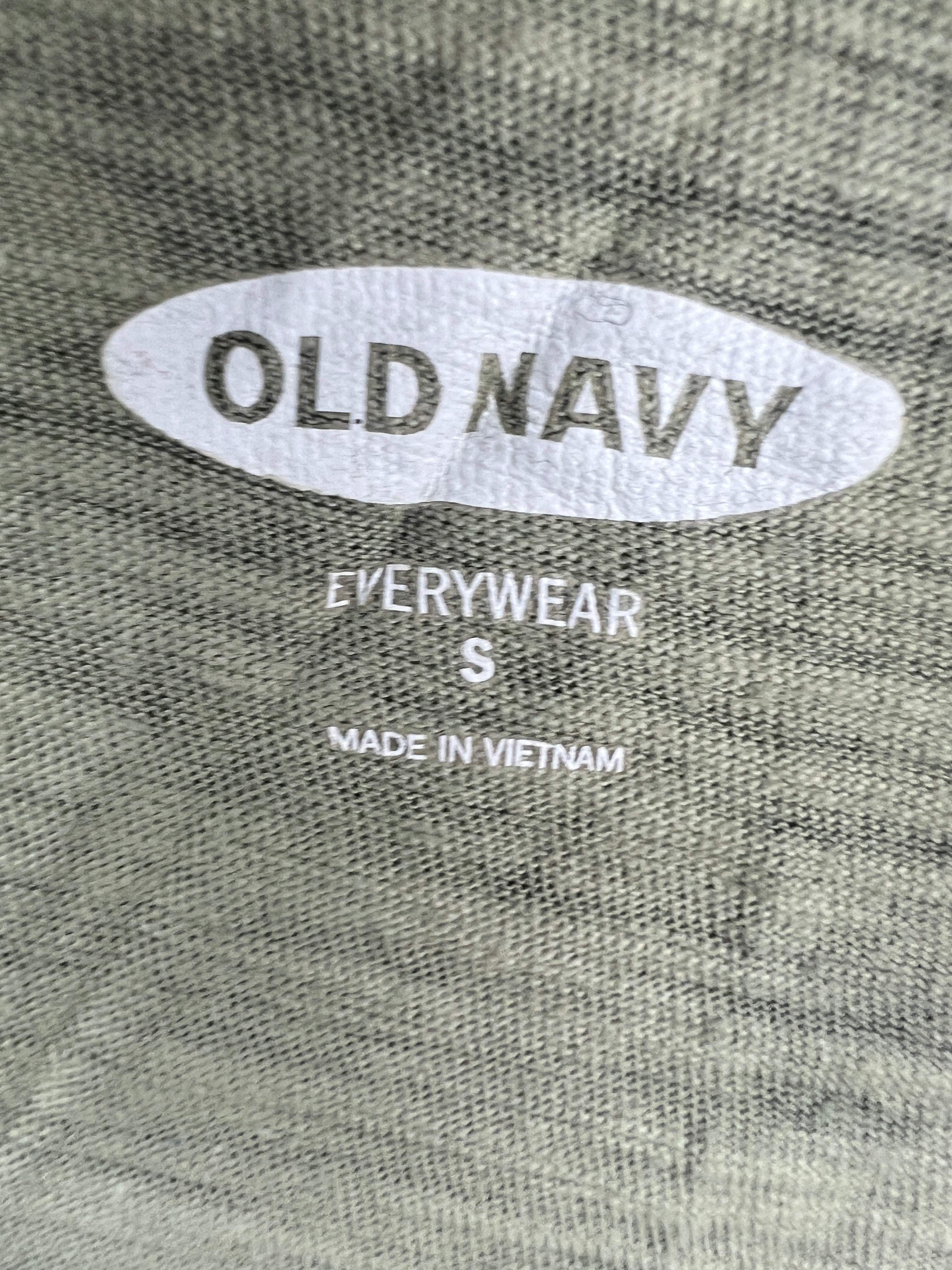 Old Navy T-Shirt (Women) (Small)
