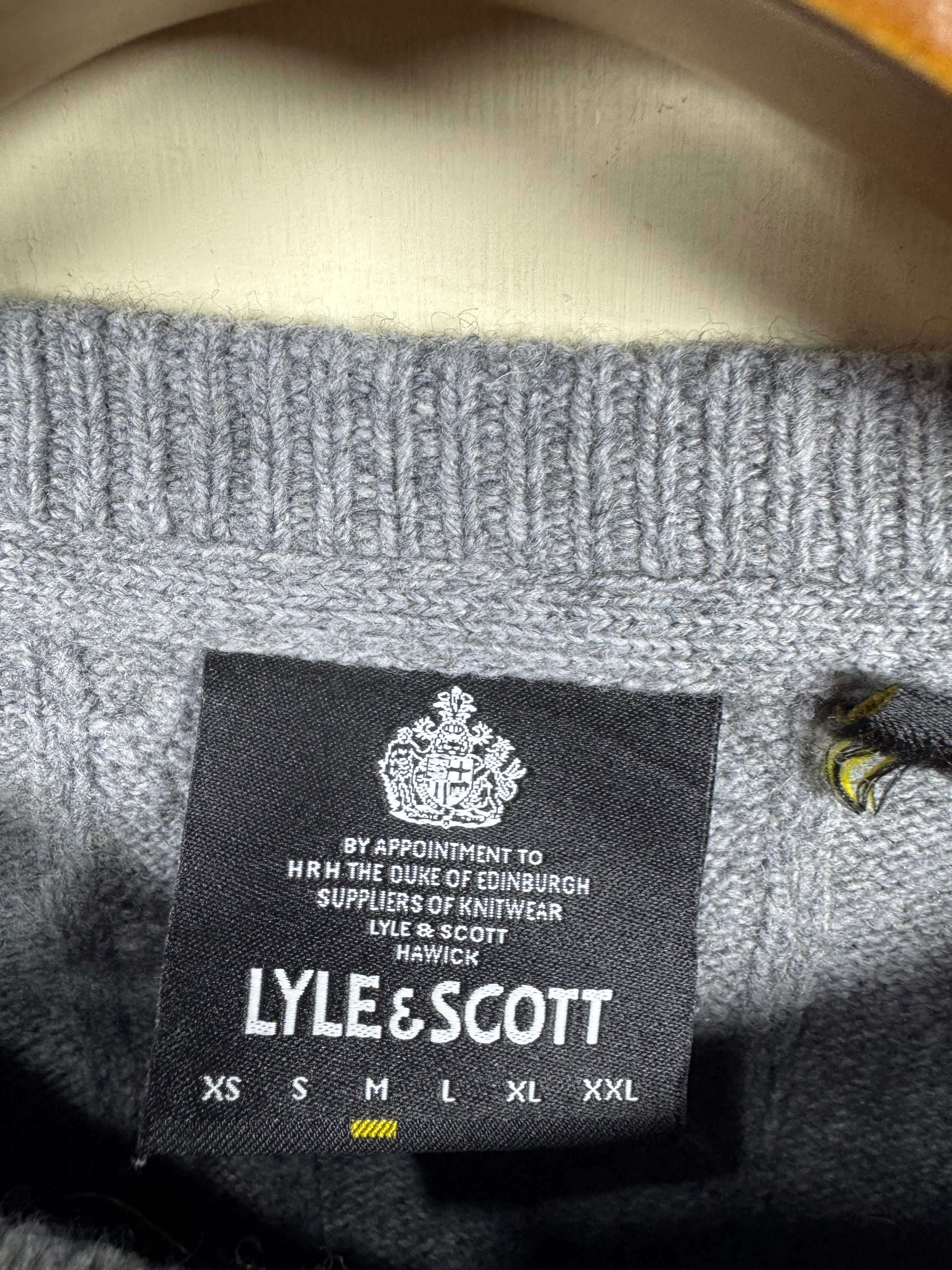 Lyle & Scott Cable Knitted Sweater (Medium)