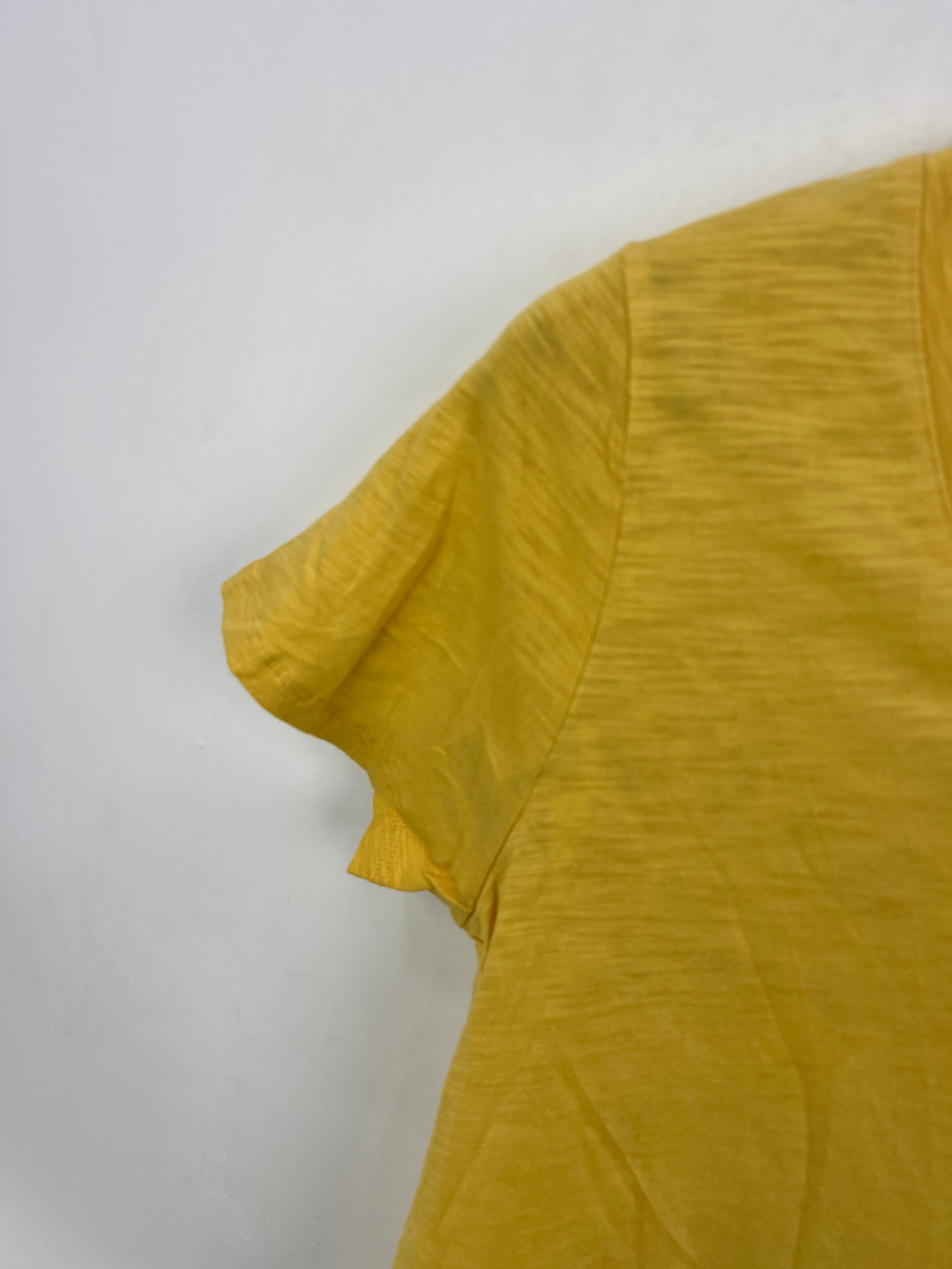 Old Navy T-Shirt (Women) (Small)