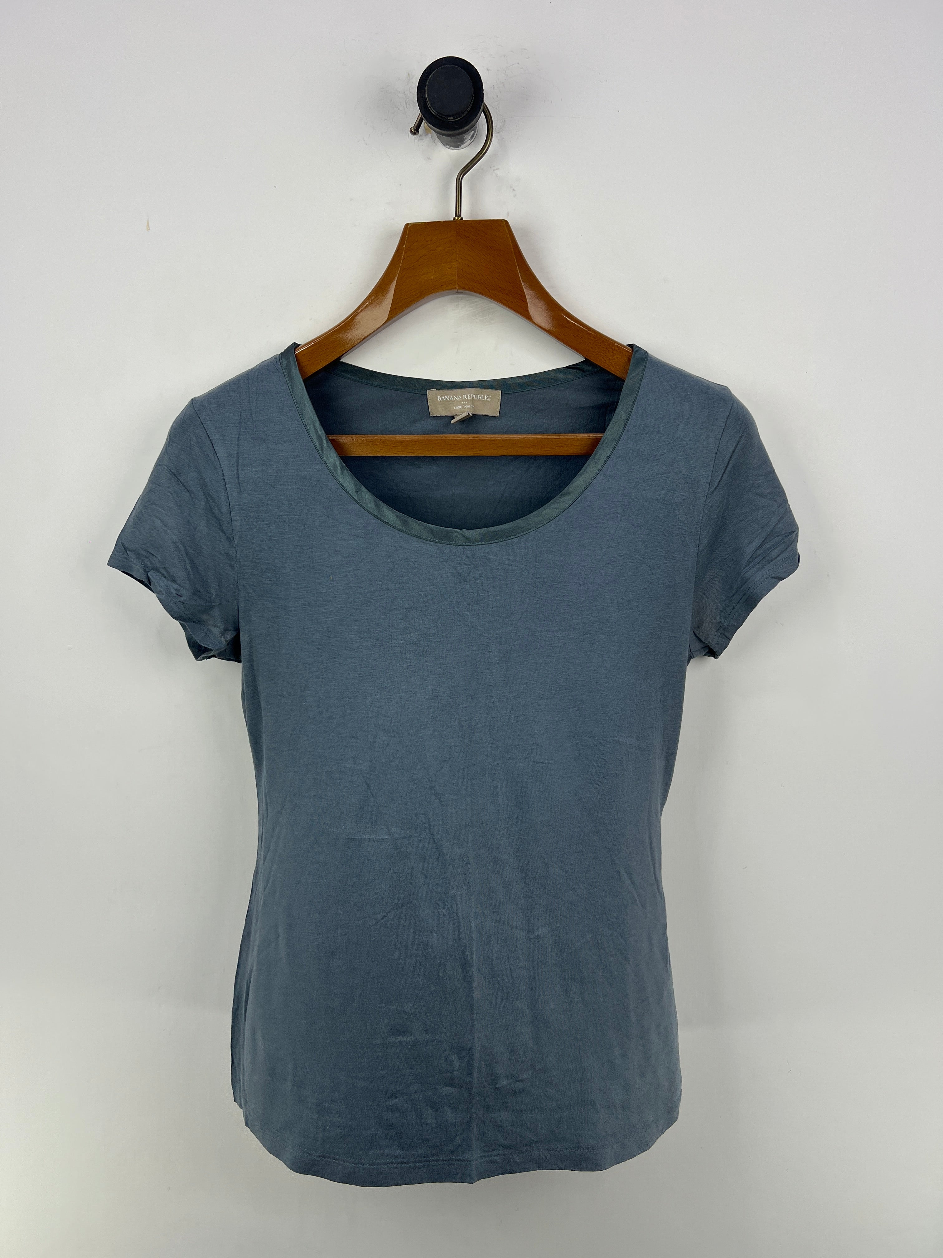Banana Republic T-Shirt (Women) (Small)