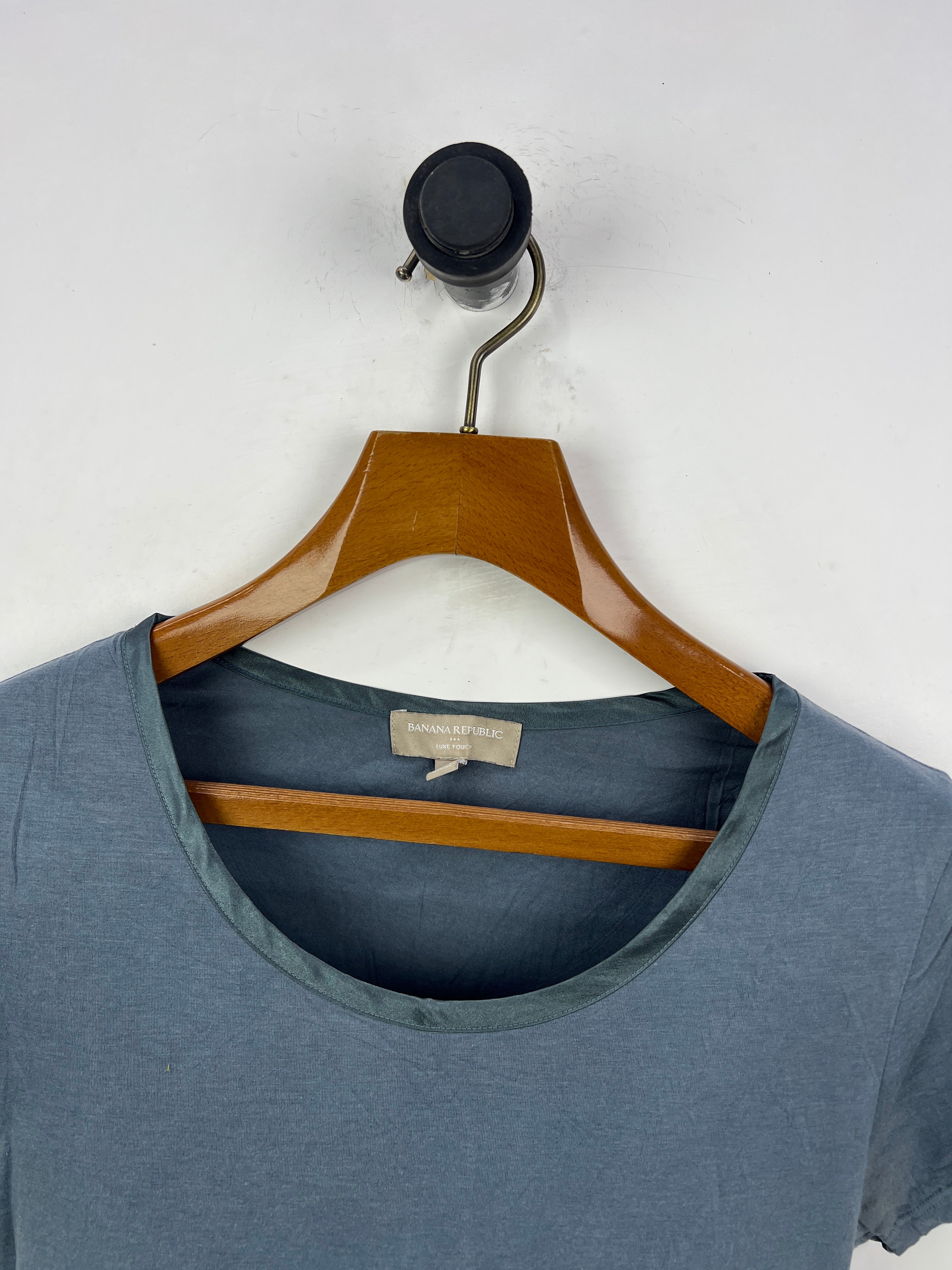 Banana Republic T-Shirt (Women) (Small)