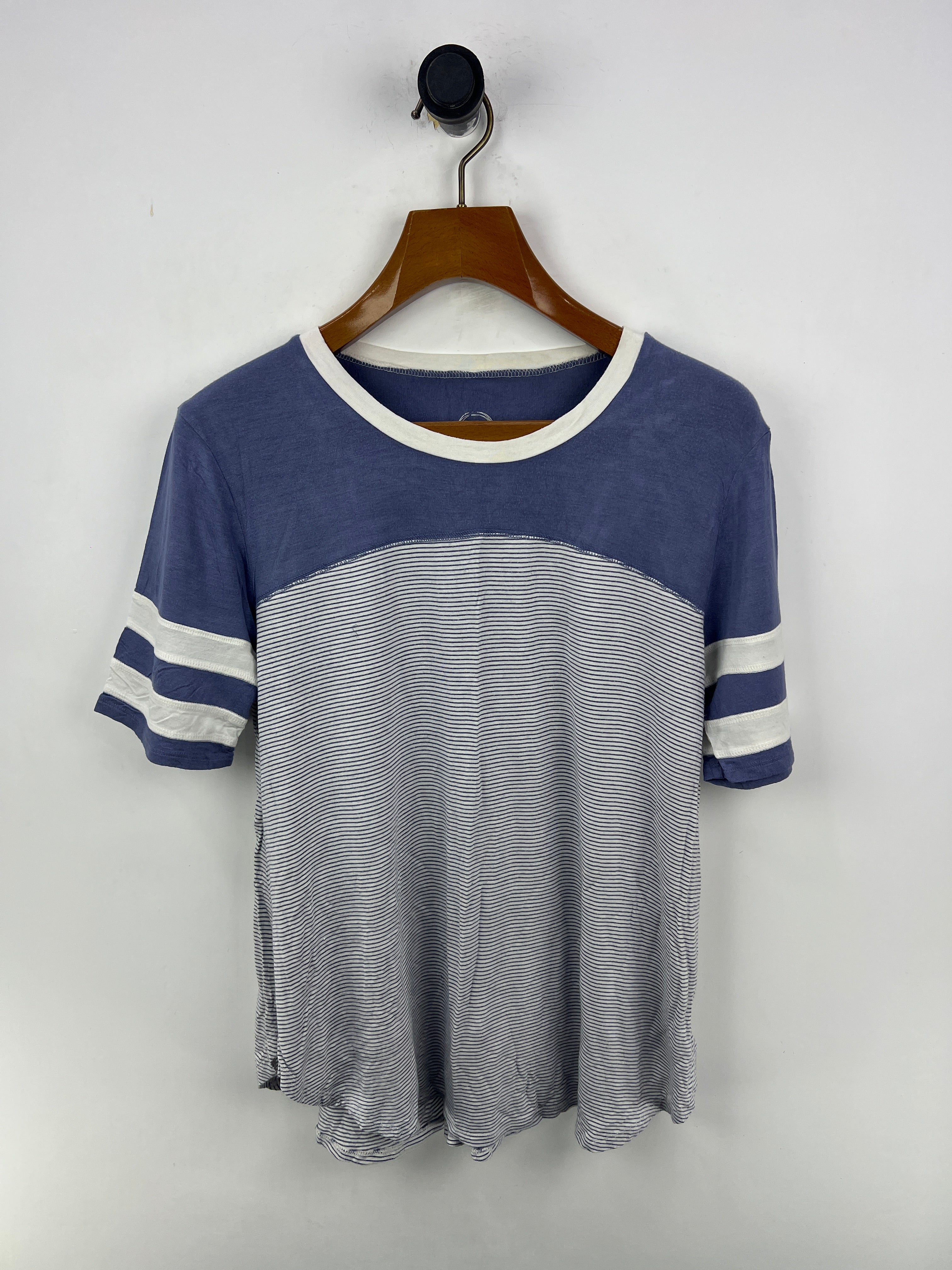 Maurices T-Shirt (Women) (Medium-Large)