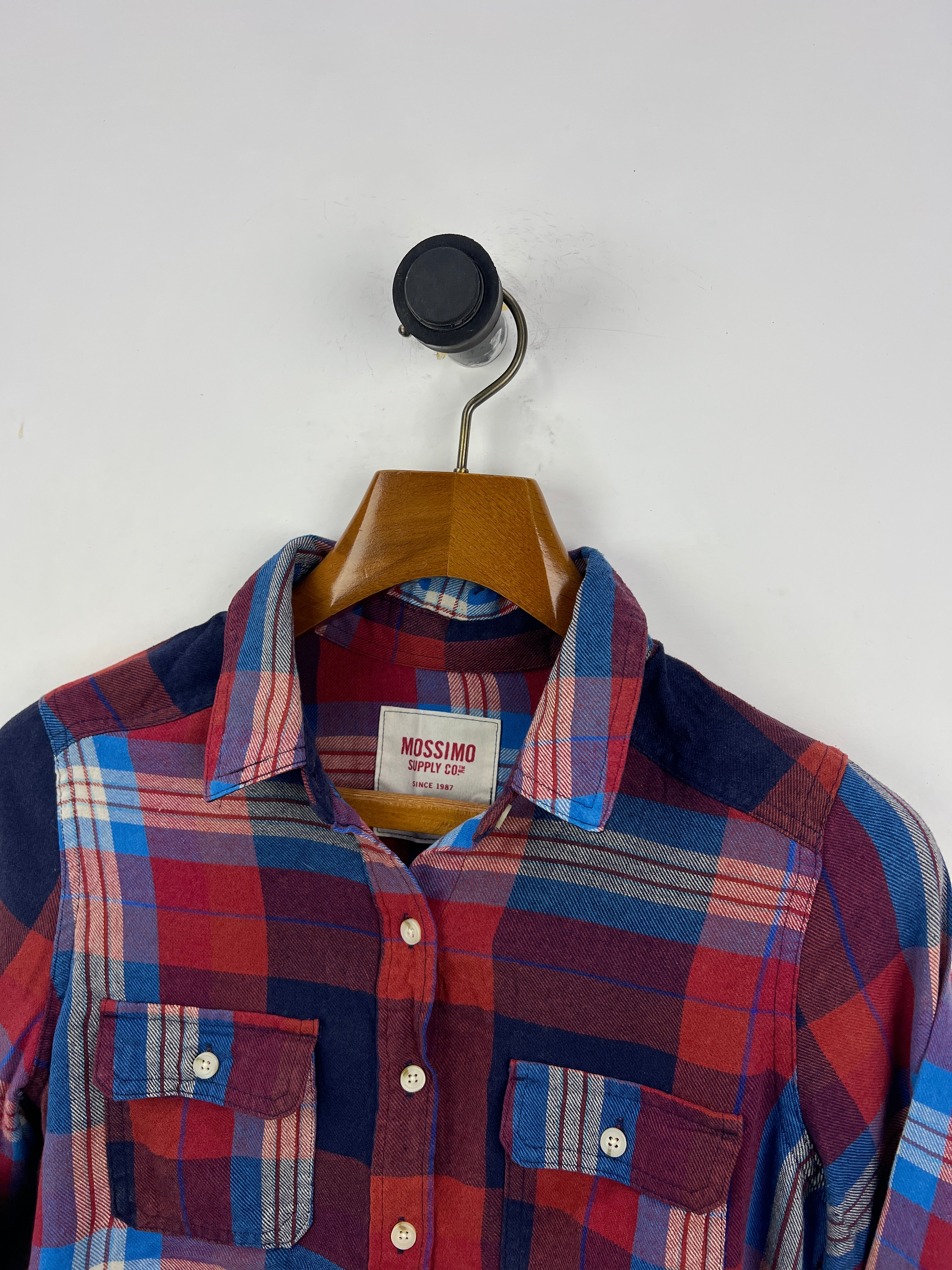 Mossimo Shirt (Women) (Medium-Large)