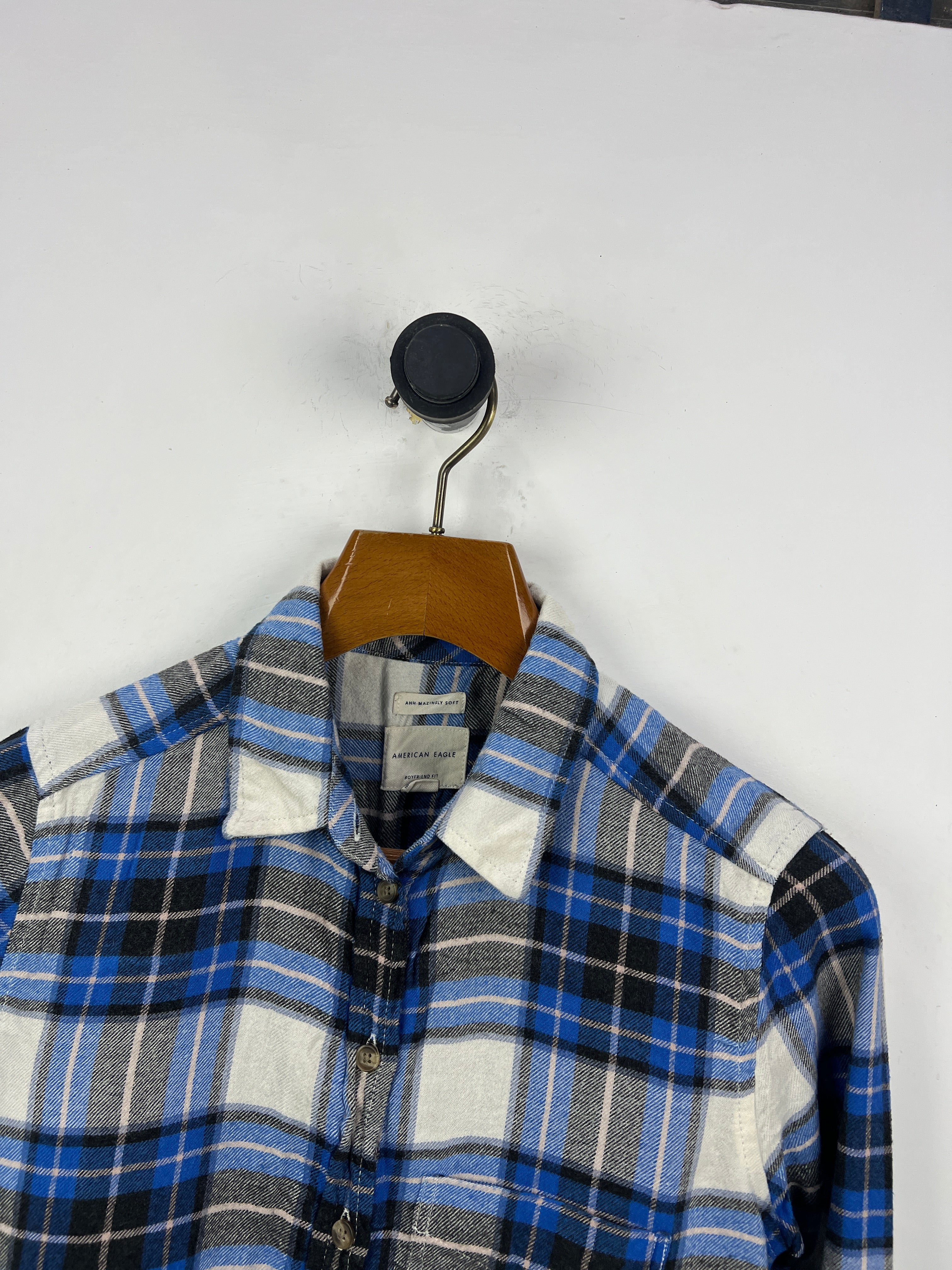 American Eagle Shirt (Women) (Medium)