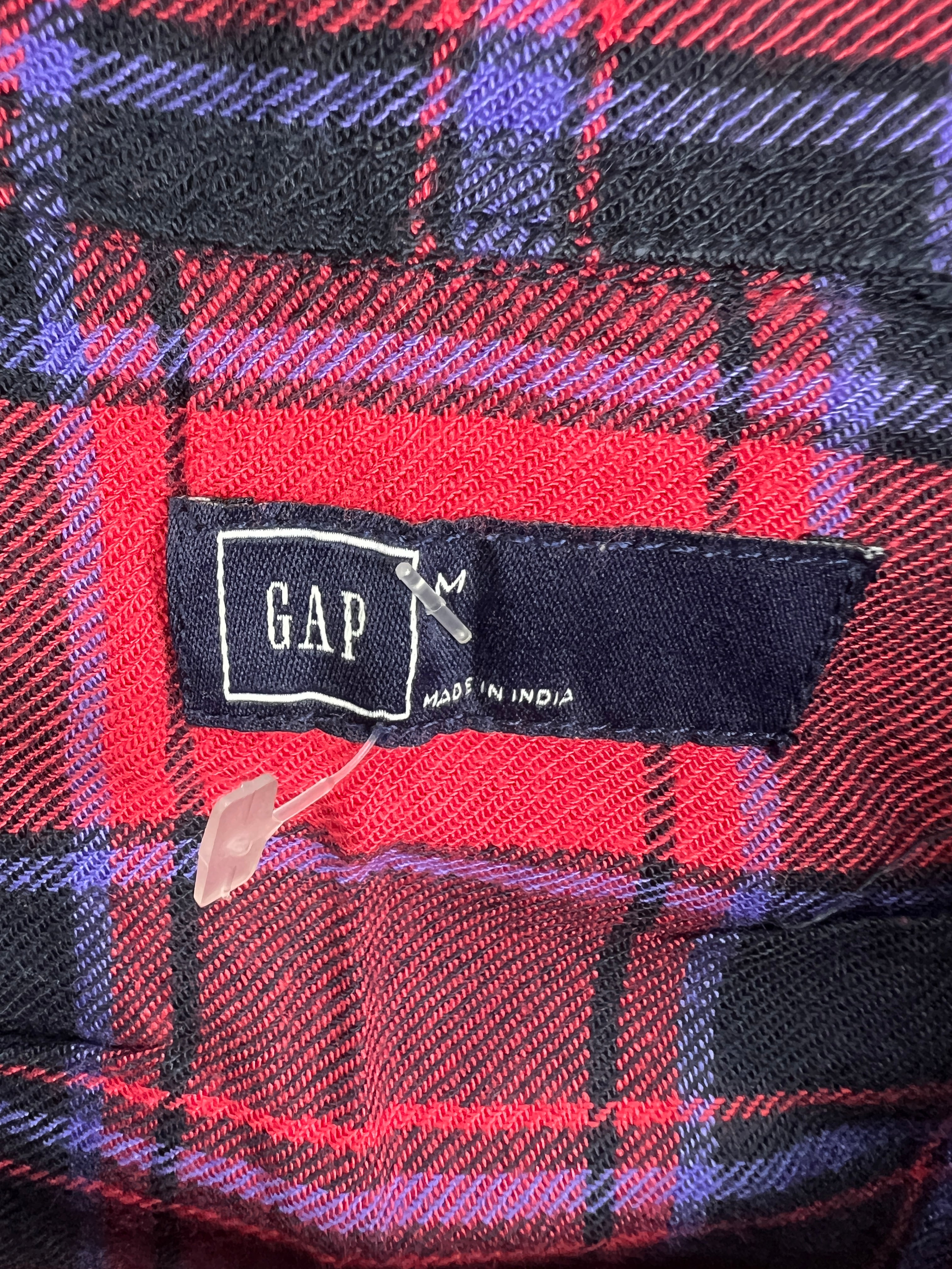 Gap Shirt (Women) (Medium-Large)