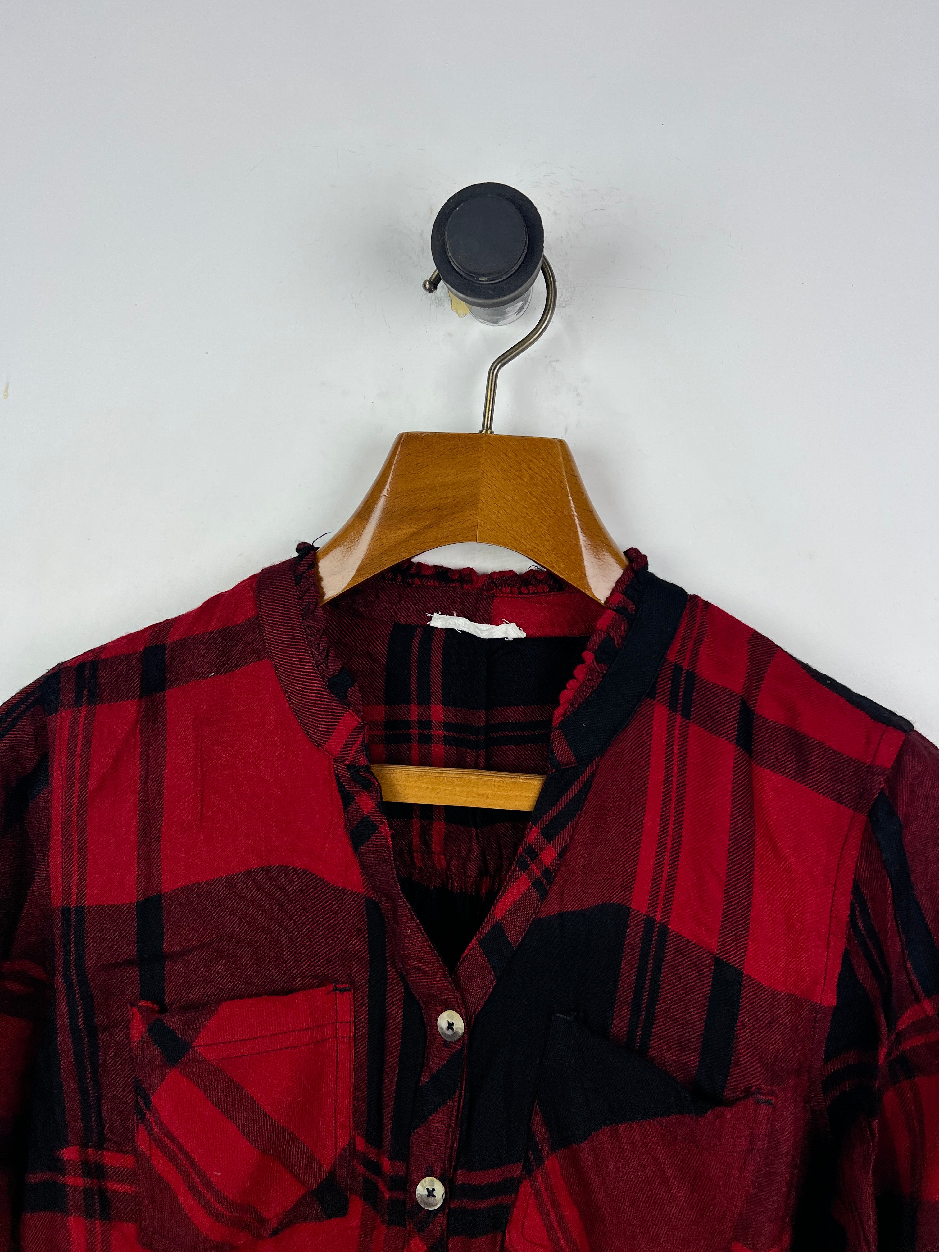 Maurices Shirt (Women) (Medium-Large)