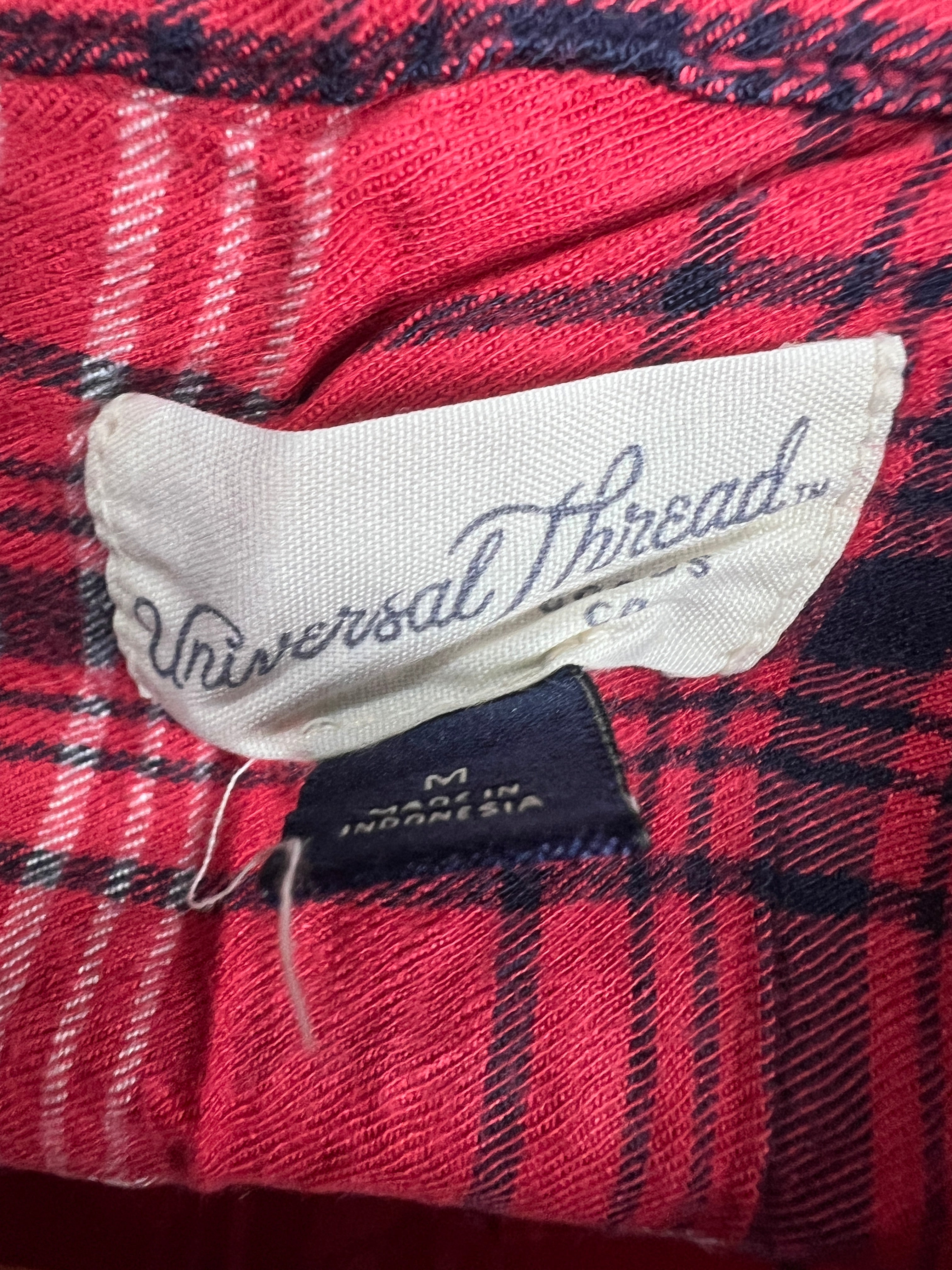 Universal Threads Shirt (Women) (Small-Medium)