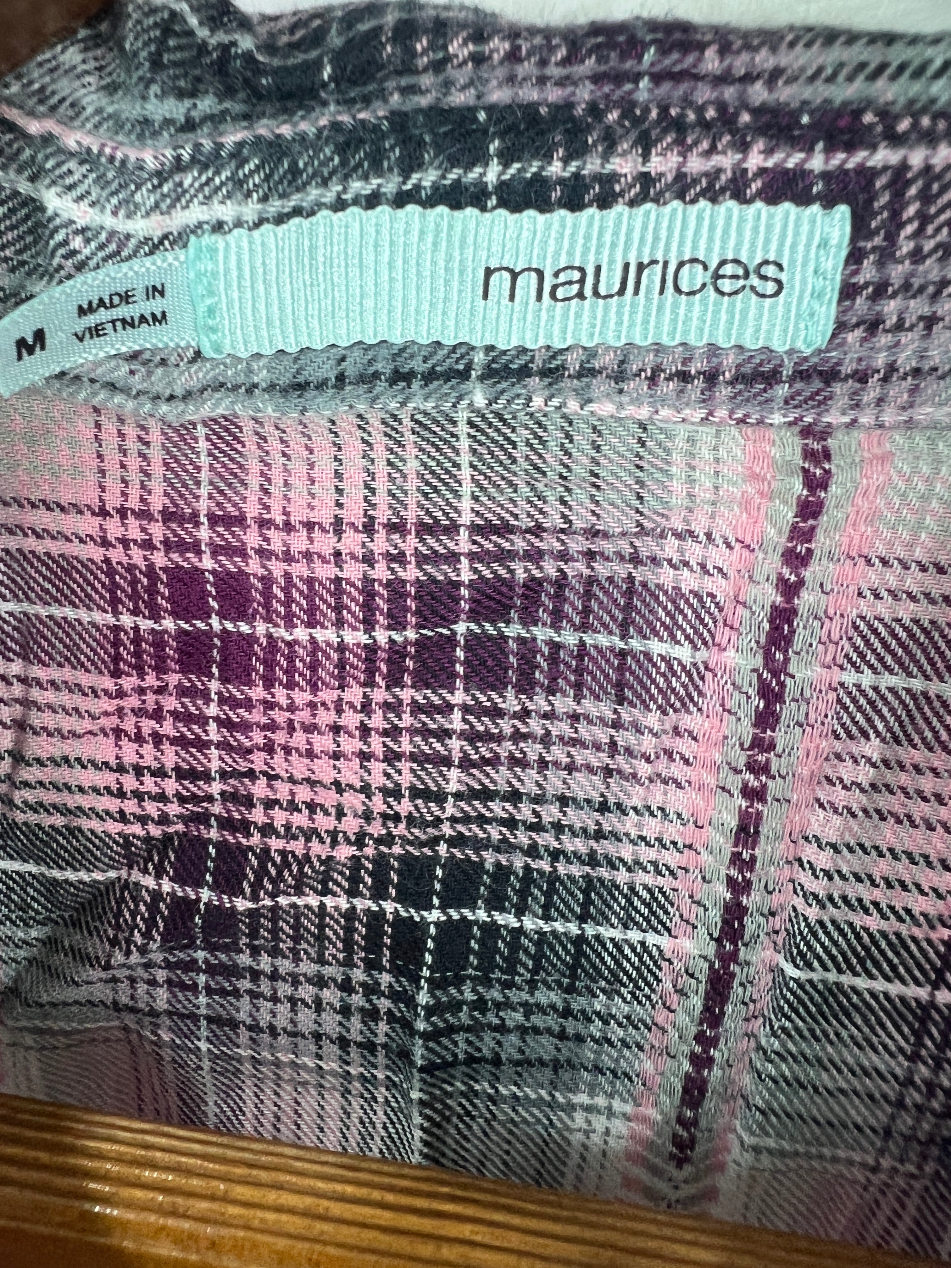 Maurices Shirt (Women) (Medium)