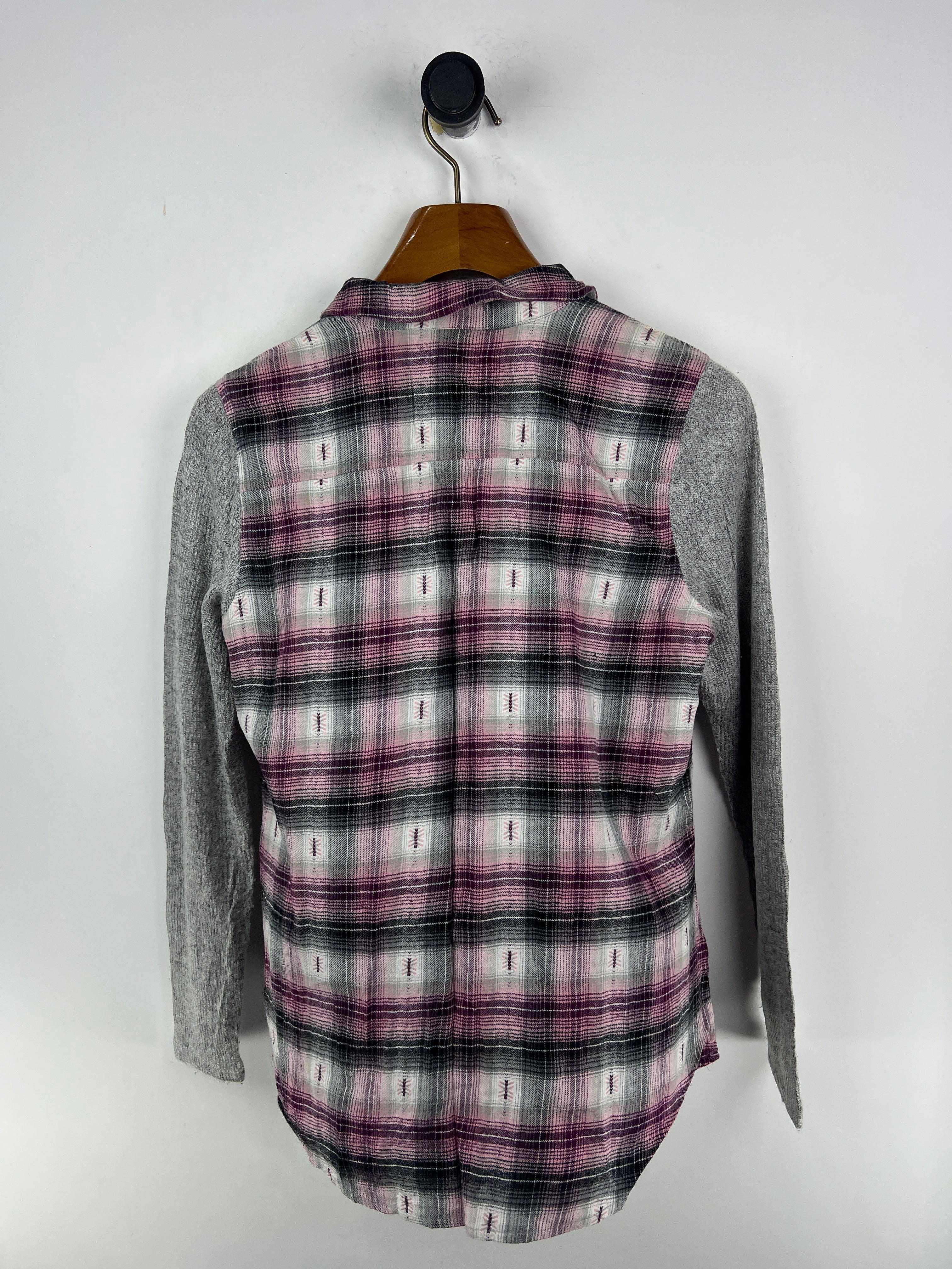 Maurices Shirt (Women) (Medium)