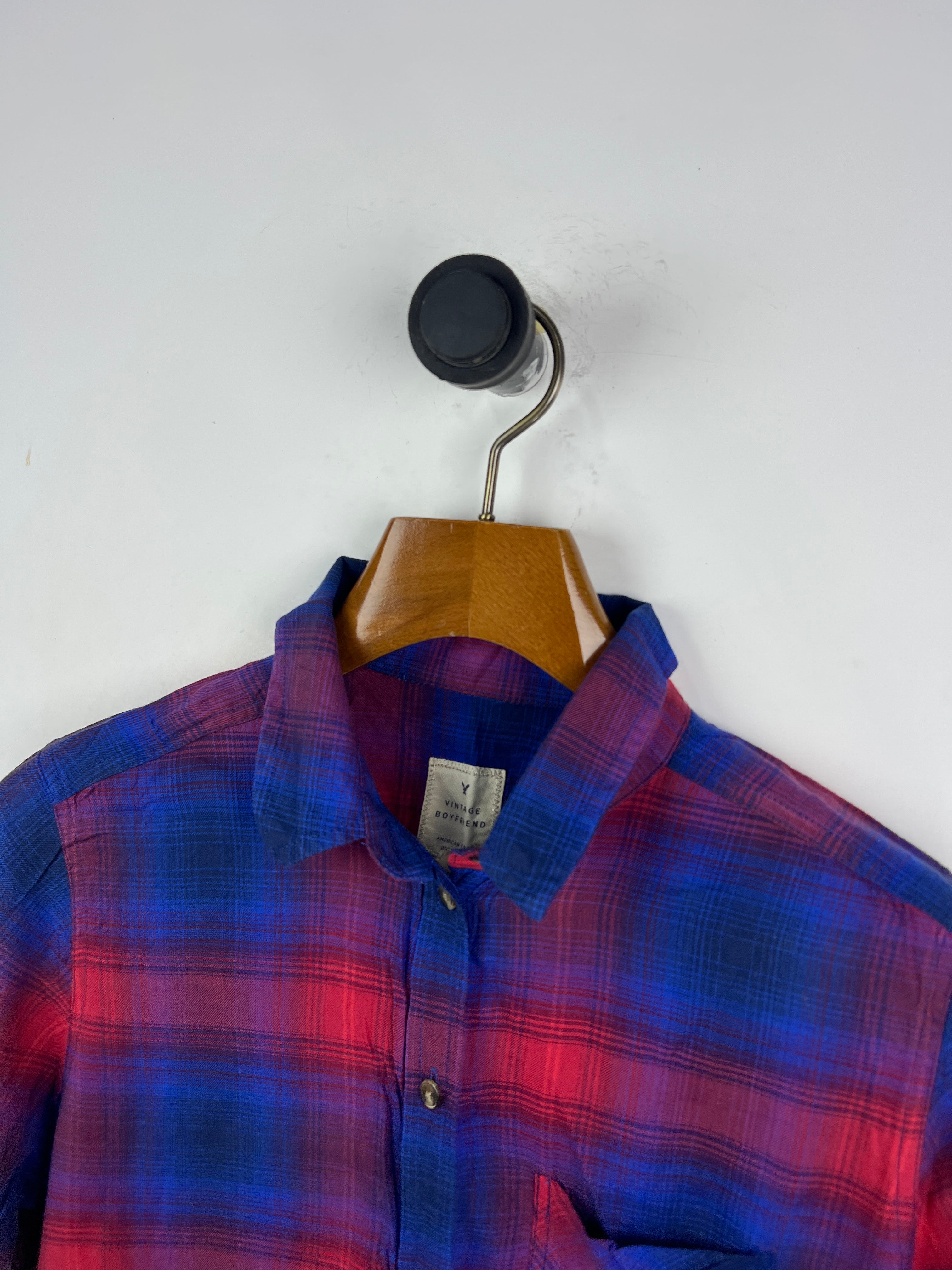 American Eagle Shirt (Women) (Medium-Large)