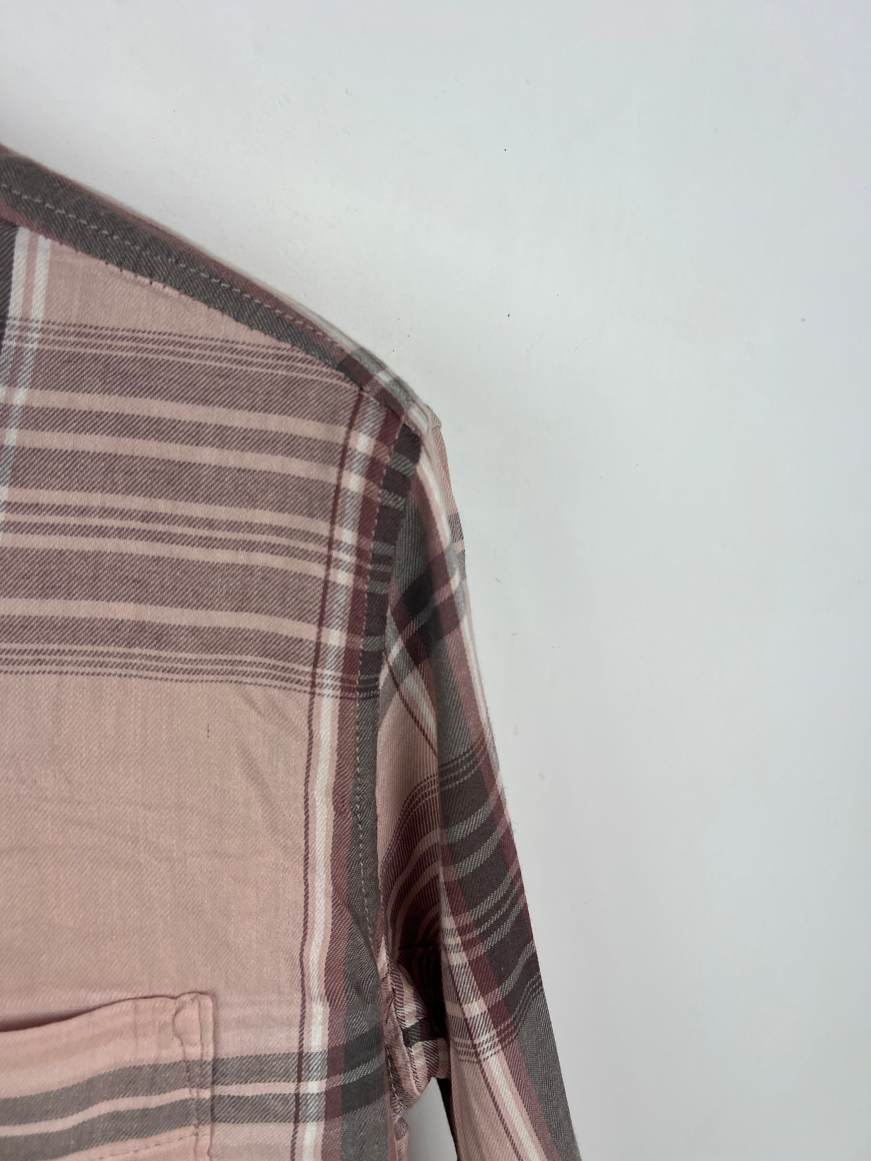 Mudd Shirt (Women) (Small-Medium)