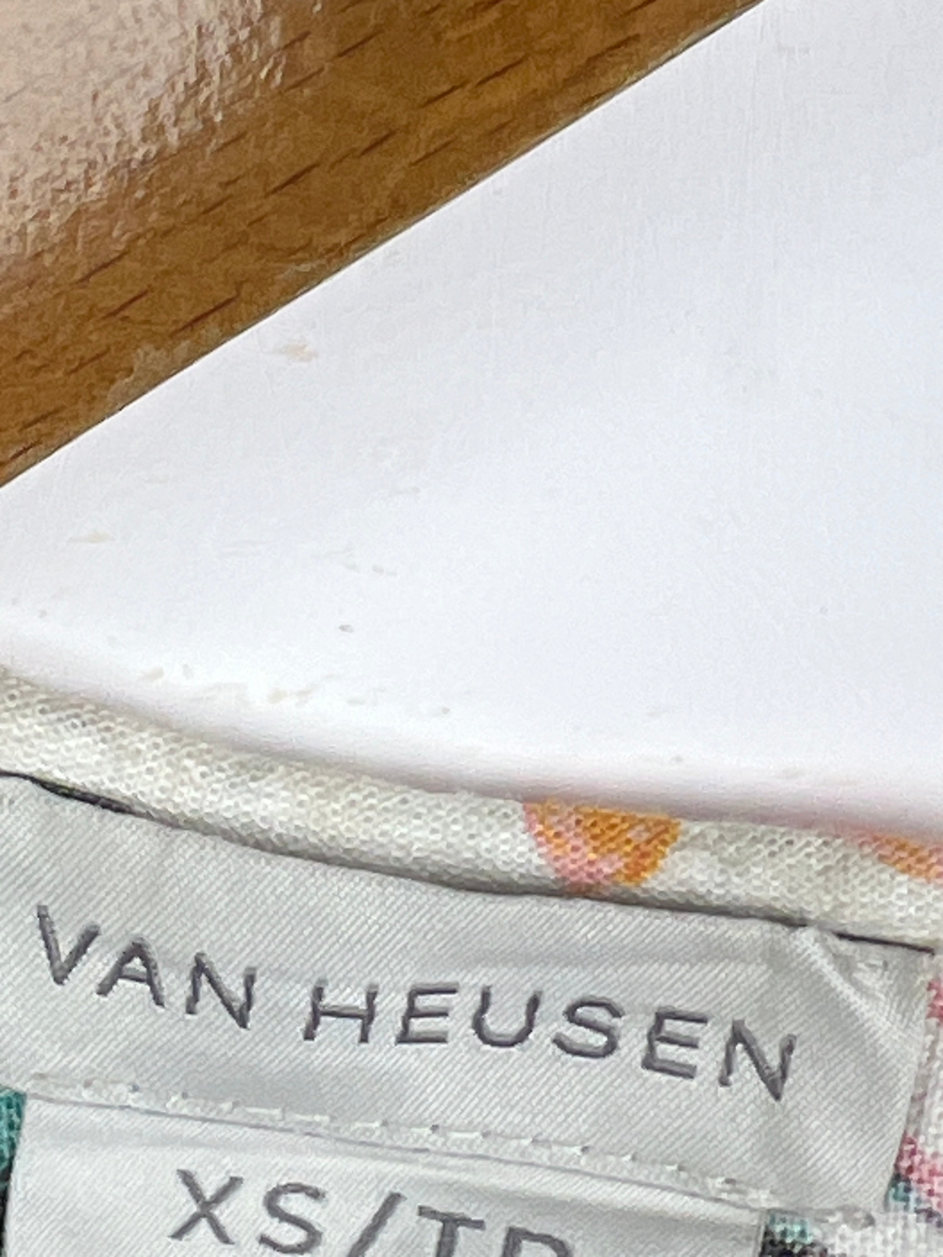 Van Heusen Blouse (Women) (Small)
