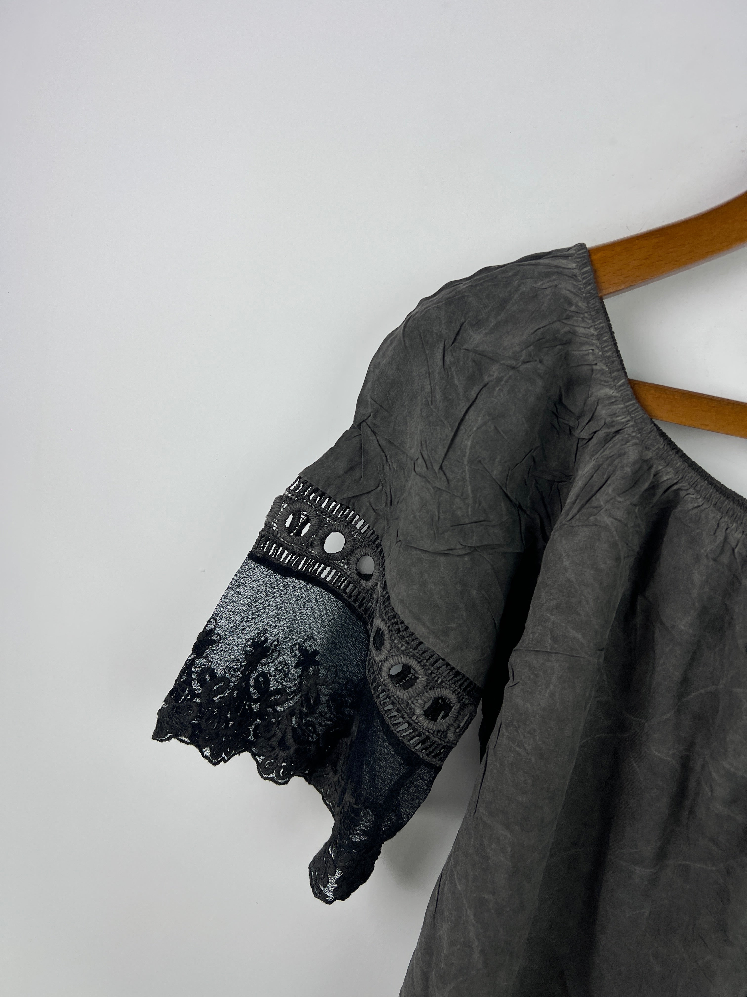 Blouse (Women) (Large/X-Large)