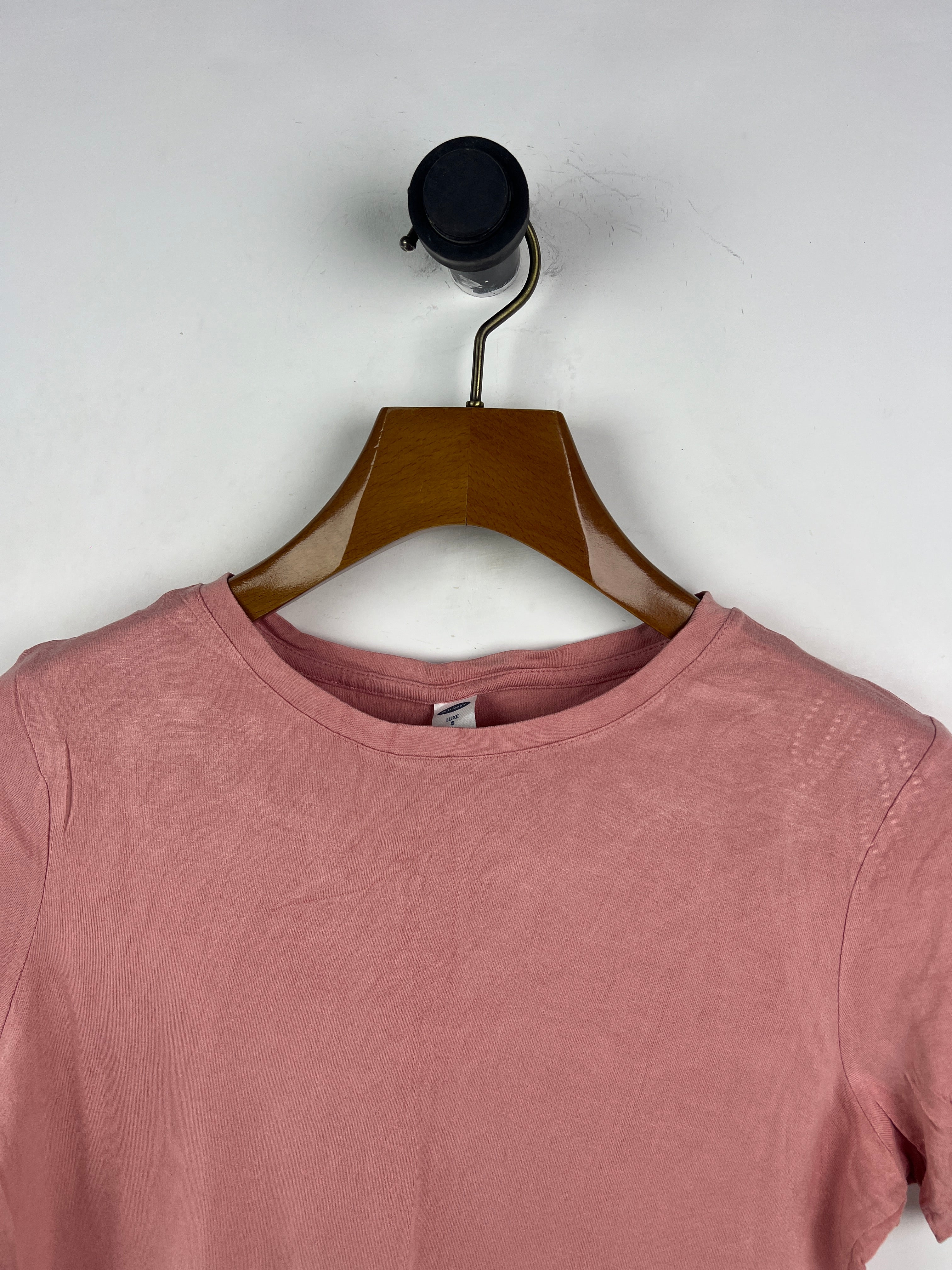 Old Navy T-Shirt (Women) (Small-Medium)