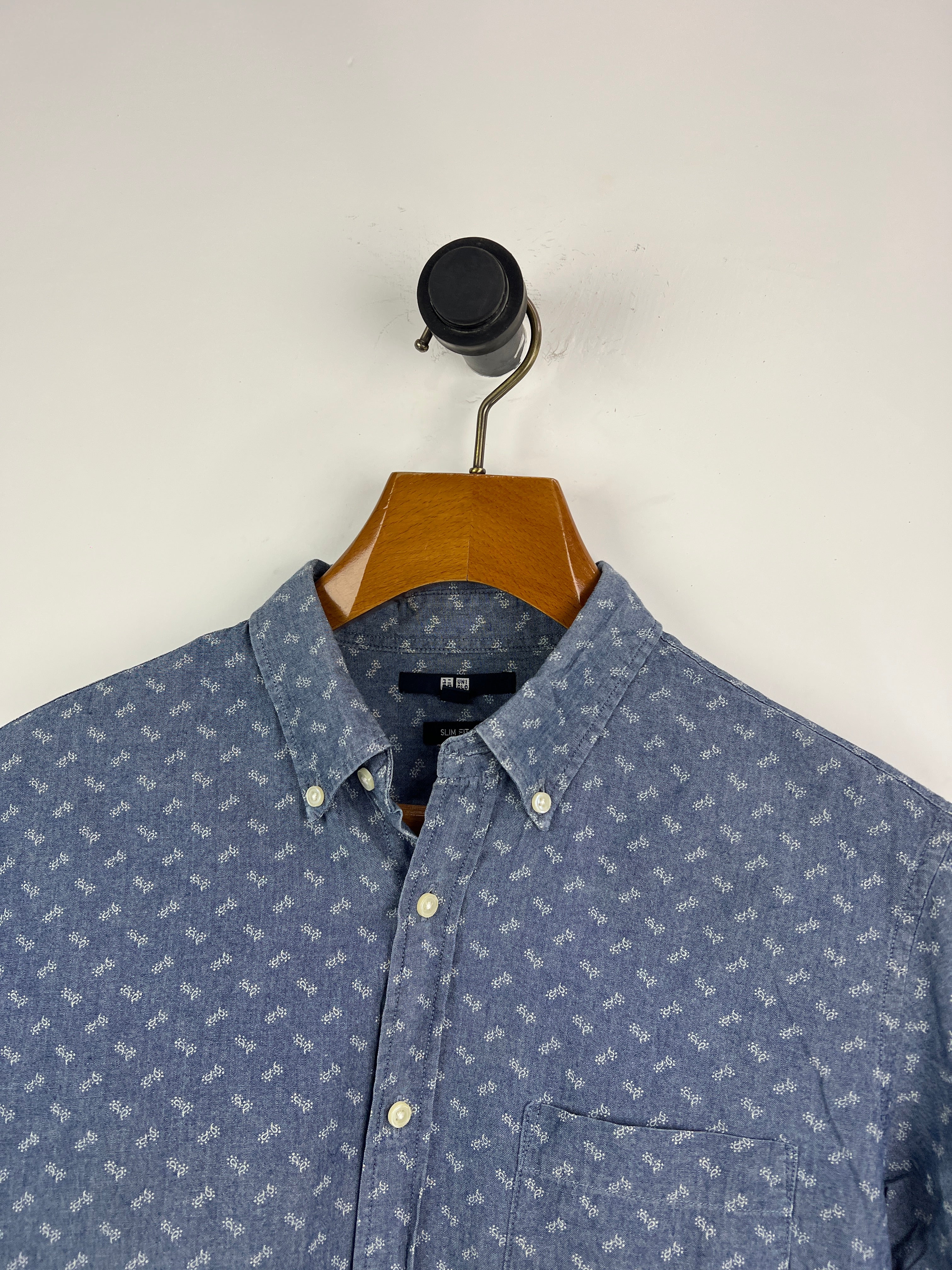 Uniqlo Shirt (Medium)