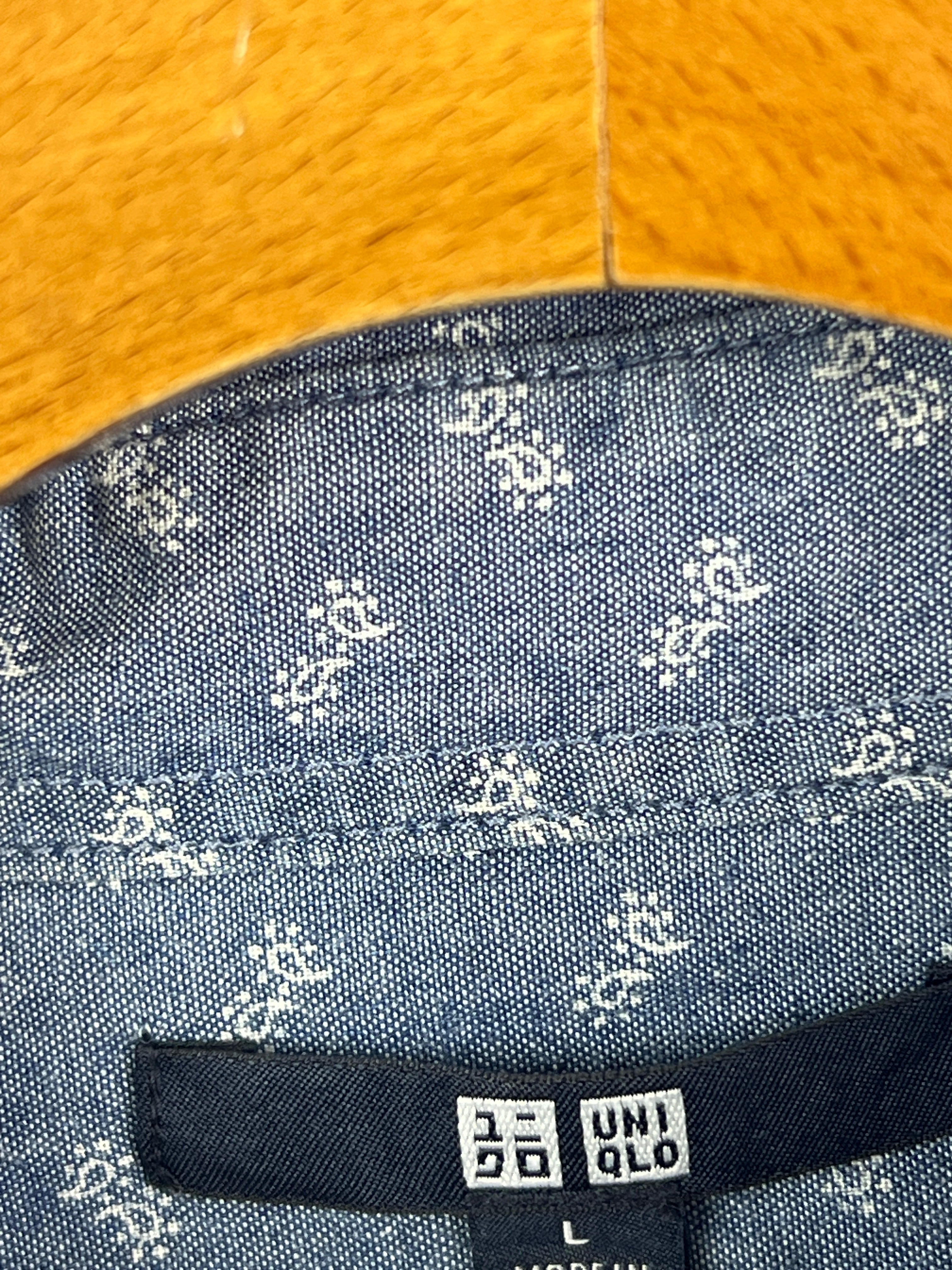Uniqlo Shirt (Medium)