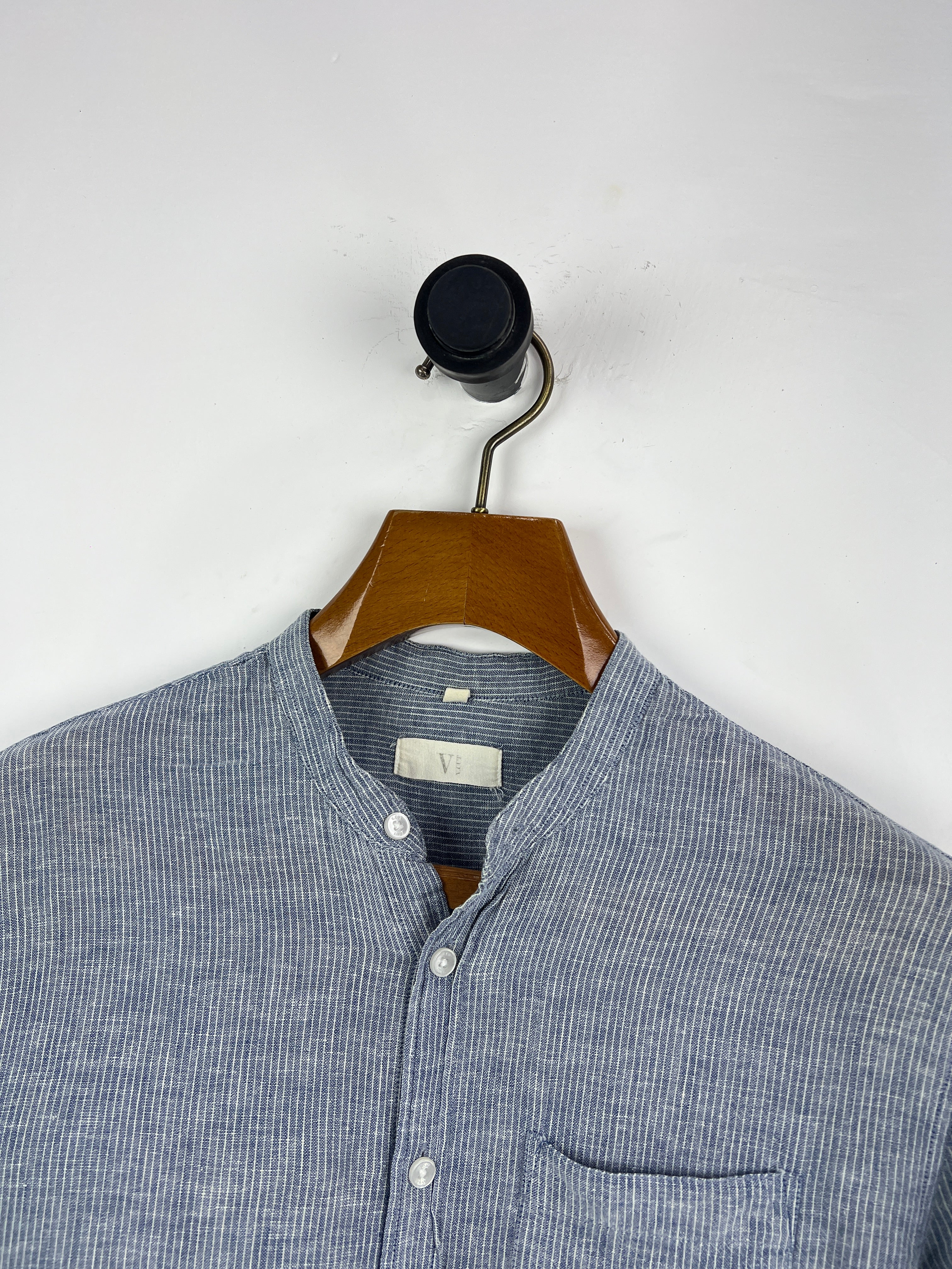 V Linen Shirt (Medium)