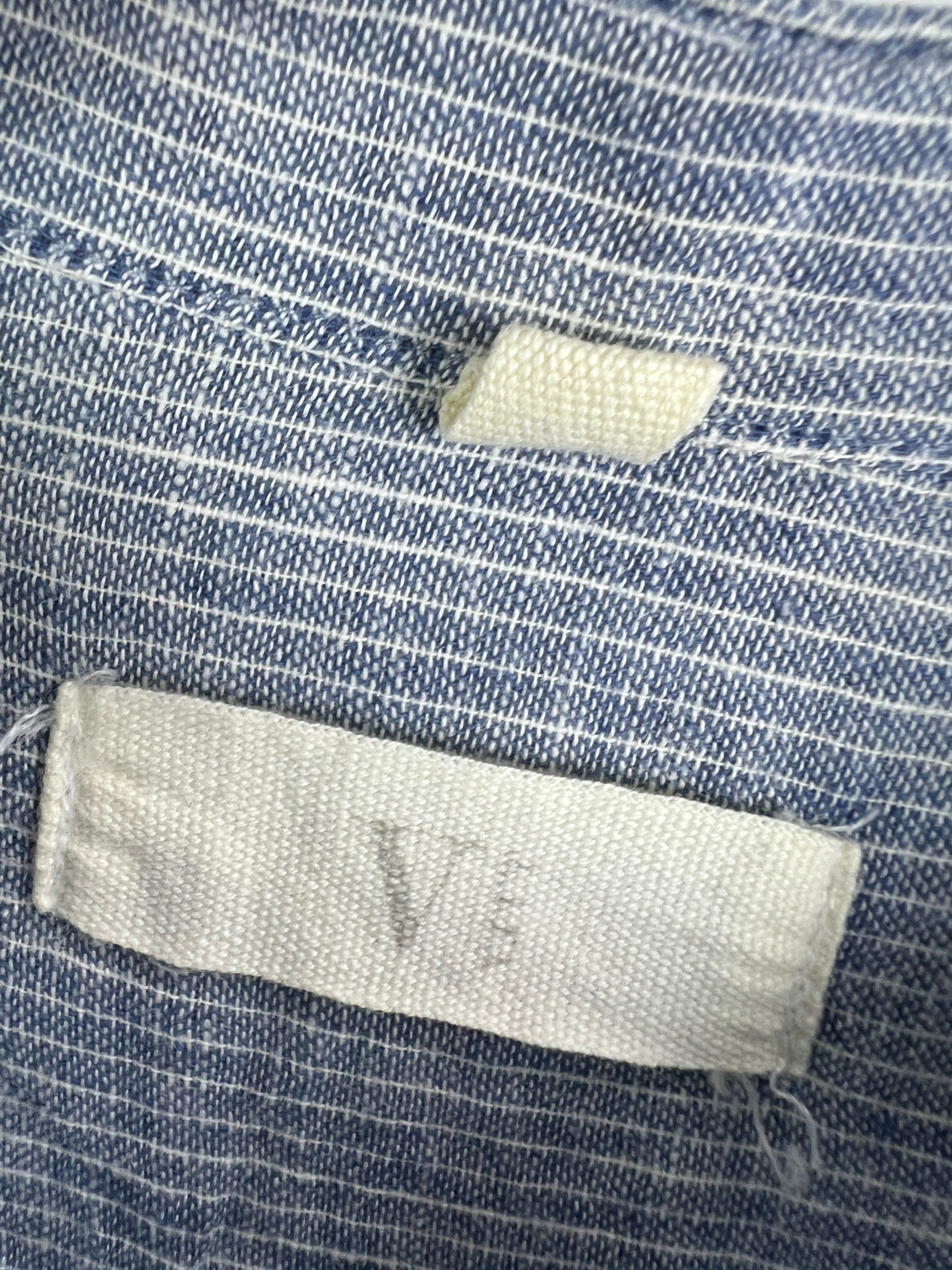 V Linen Shirt (Medium)