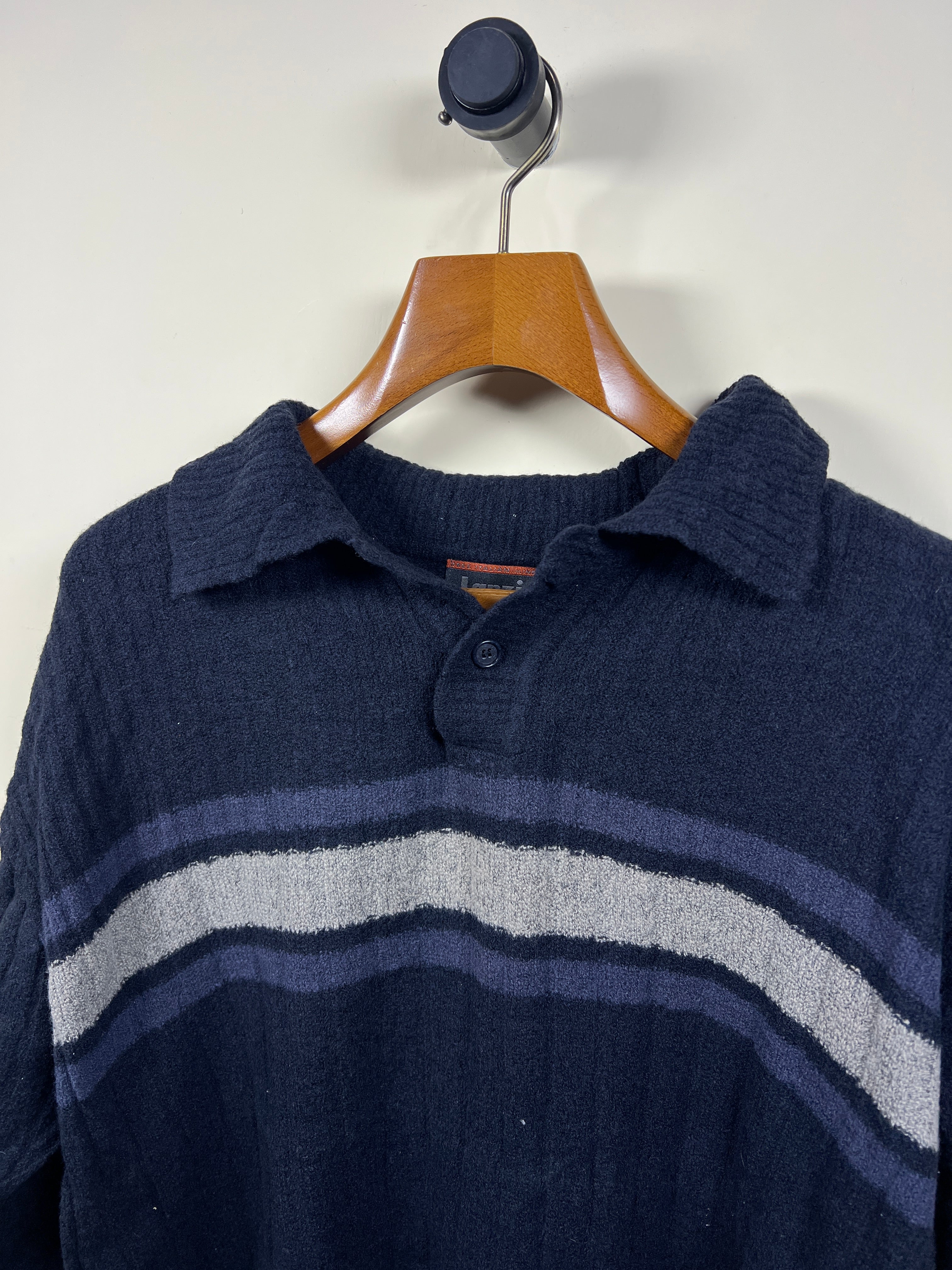 Lanzi Quarter Buttoned Sweater (X-Large)