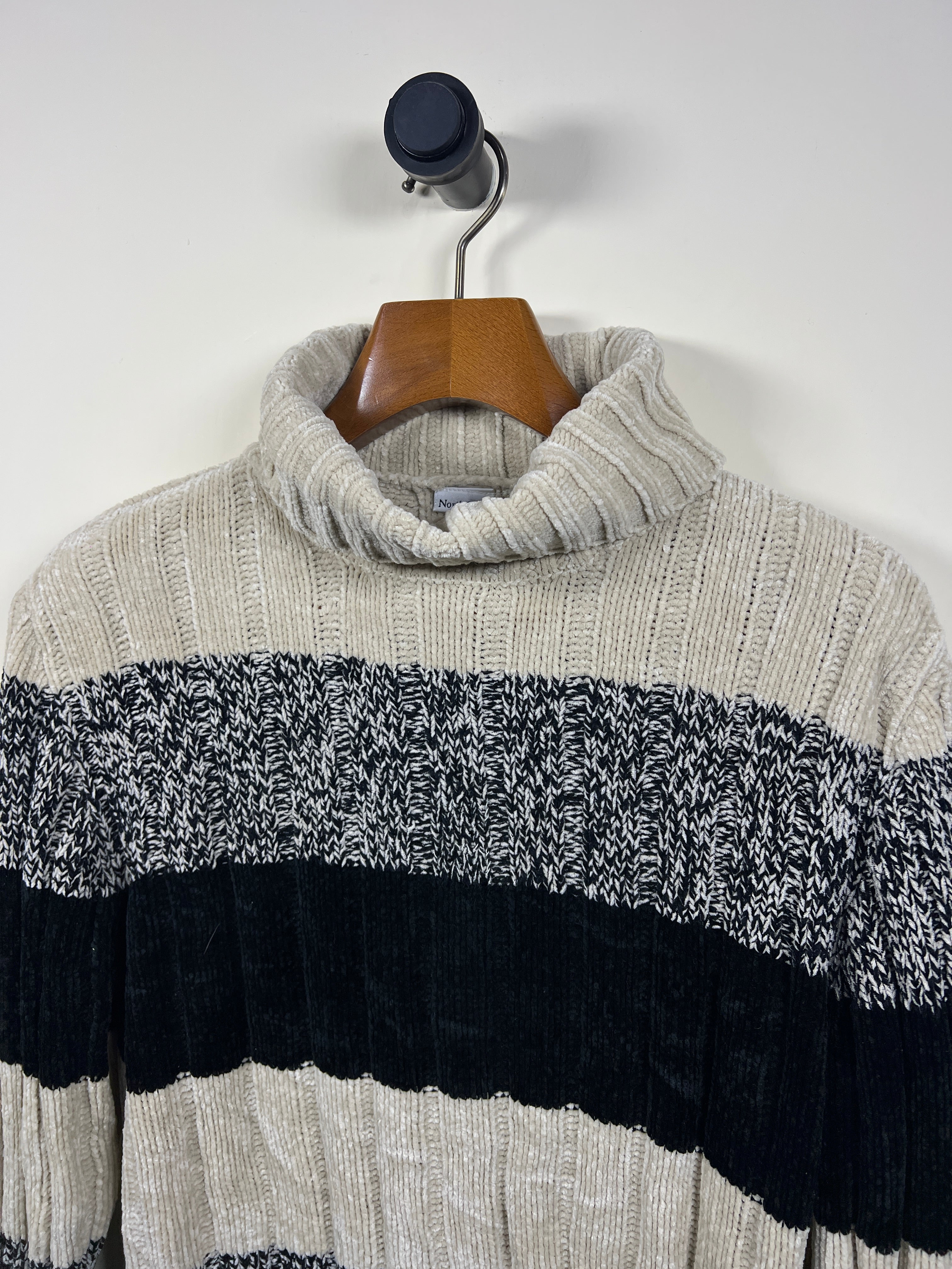 North Crest Velvet Turtle Neck Sweater (Medium-Large)